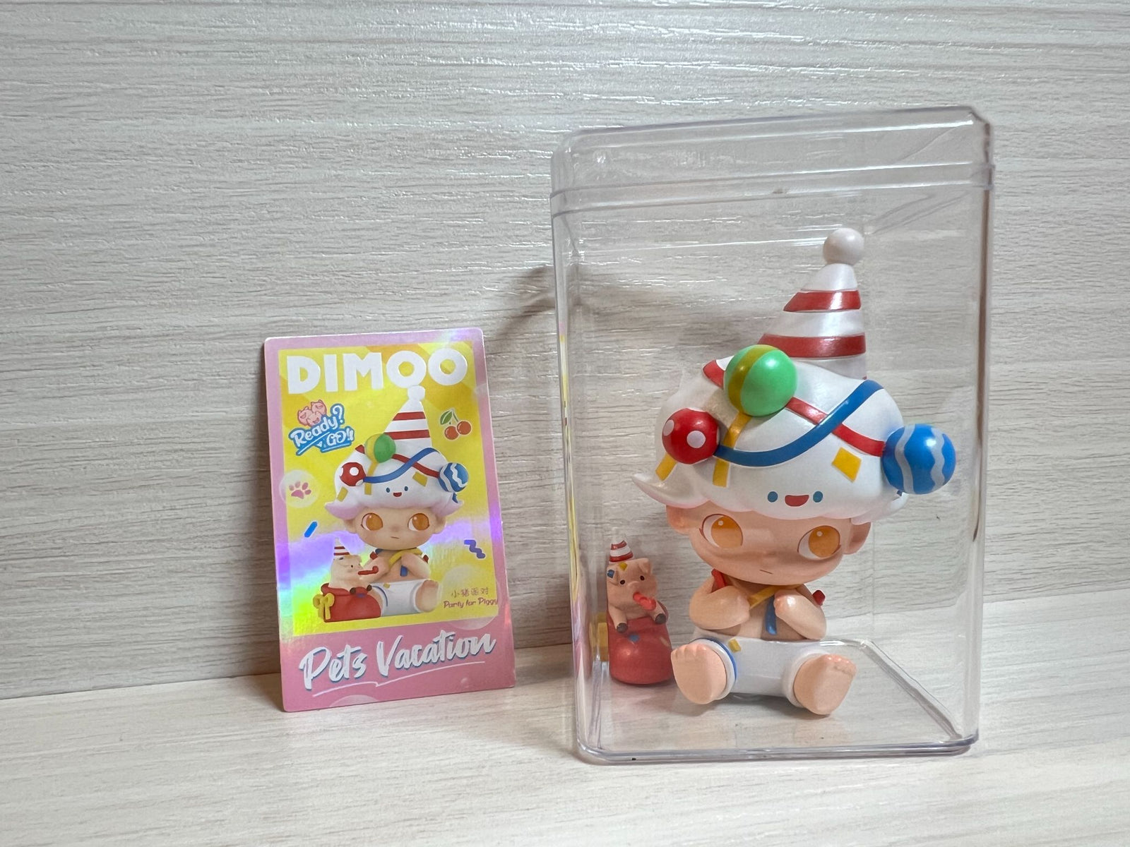 Party for piggy - Dimoo Pets Vacation Blind Box Series by POP MART - 1