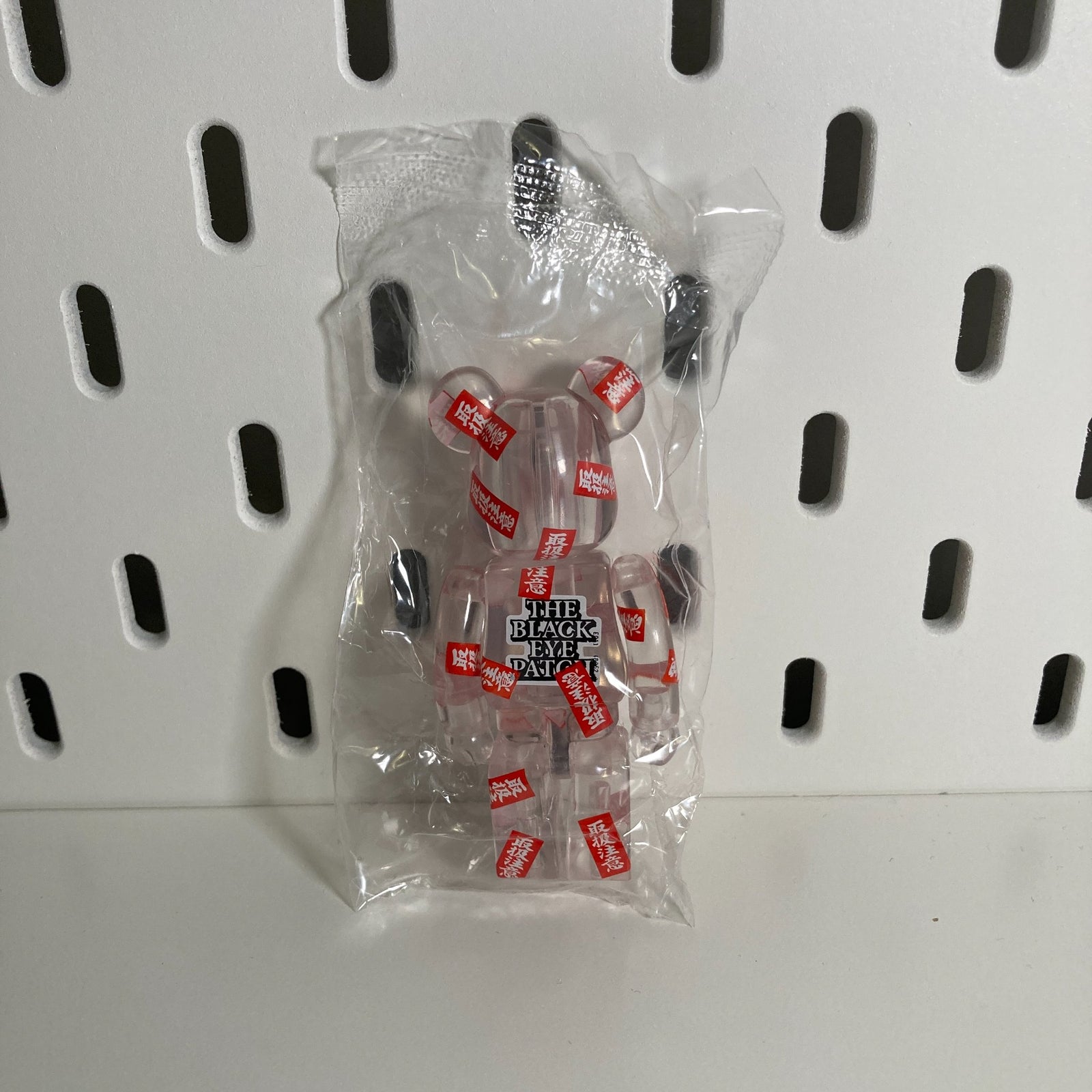 Pattern Black eye patch- Bearbricks Series 39 by Medicom - 2