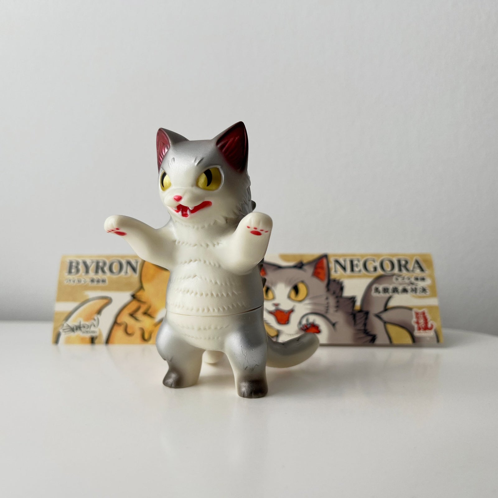 KONATSUYA - Gold eyes silver back Negora - 1