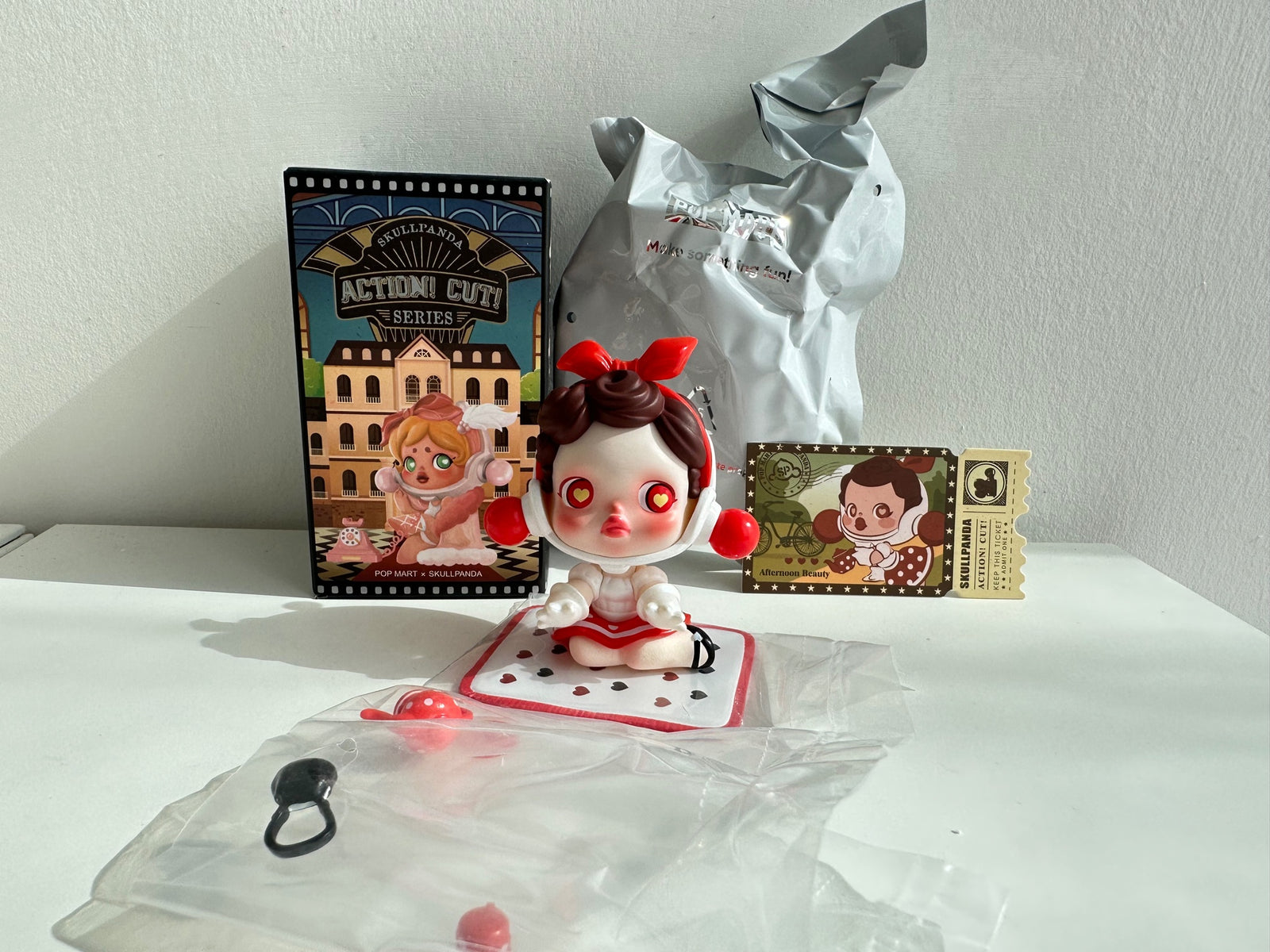 Afternoon beauty - Skullpanda Action! Cut! Series by POP MART - 2