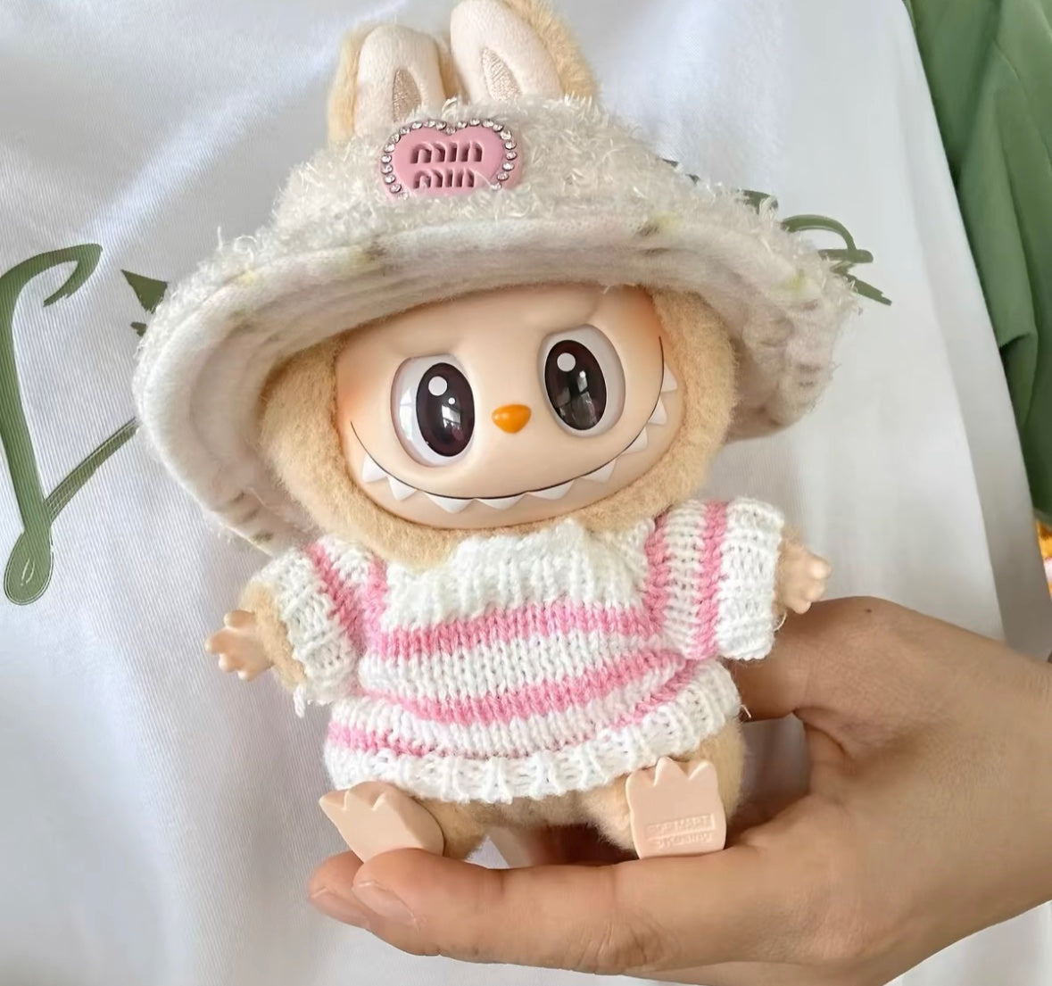 Fluffy hat with pink sweater Outfit - Labubu Clothes - 1
