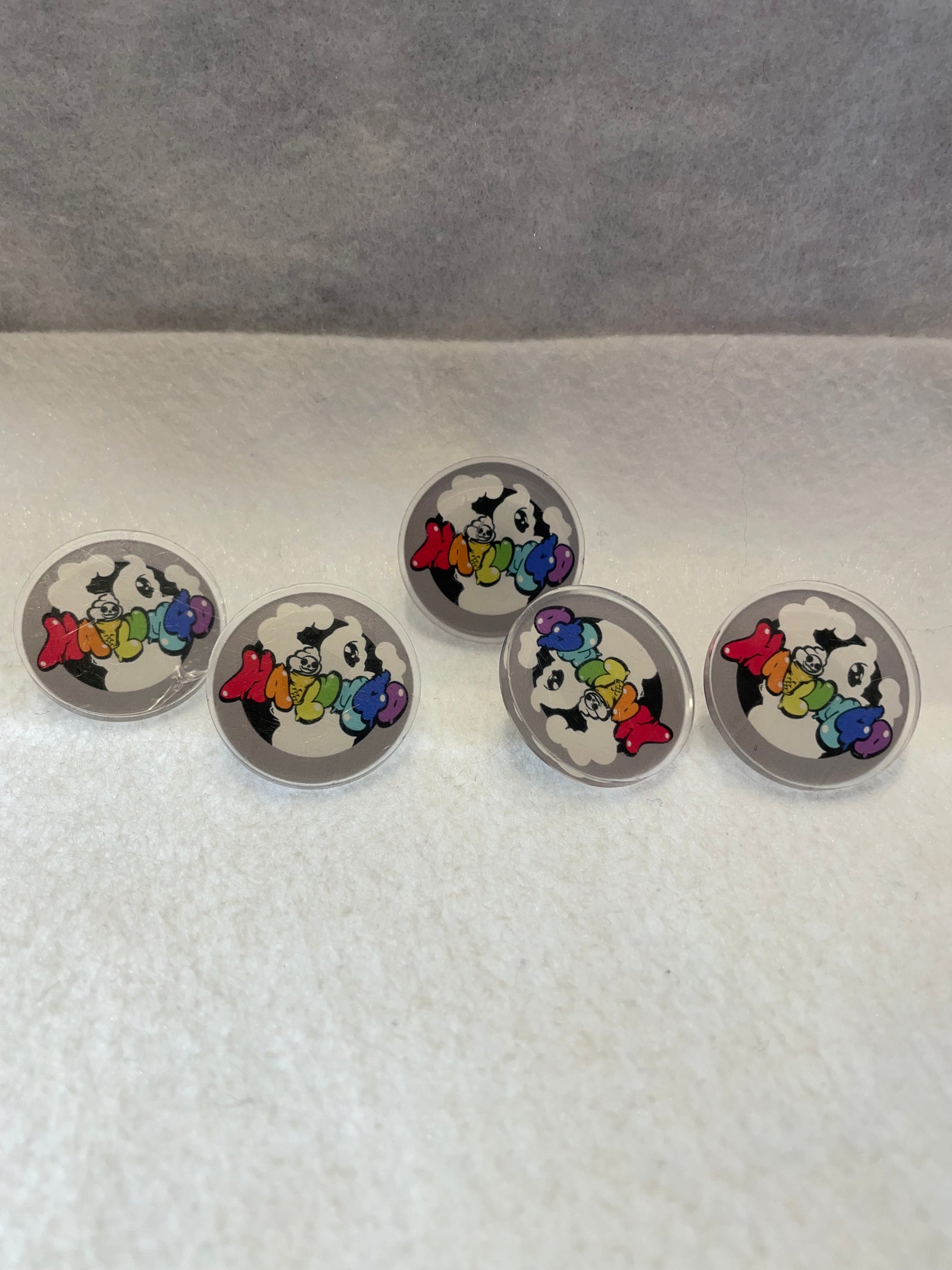 Hailum40 Acrylic Pin