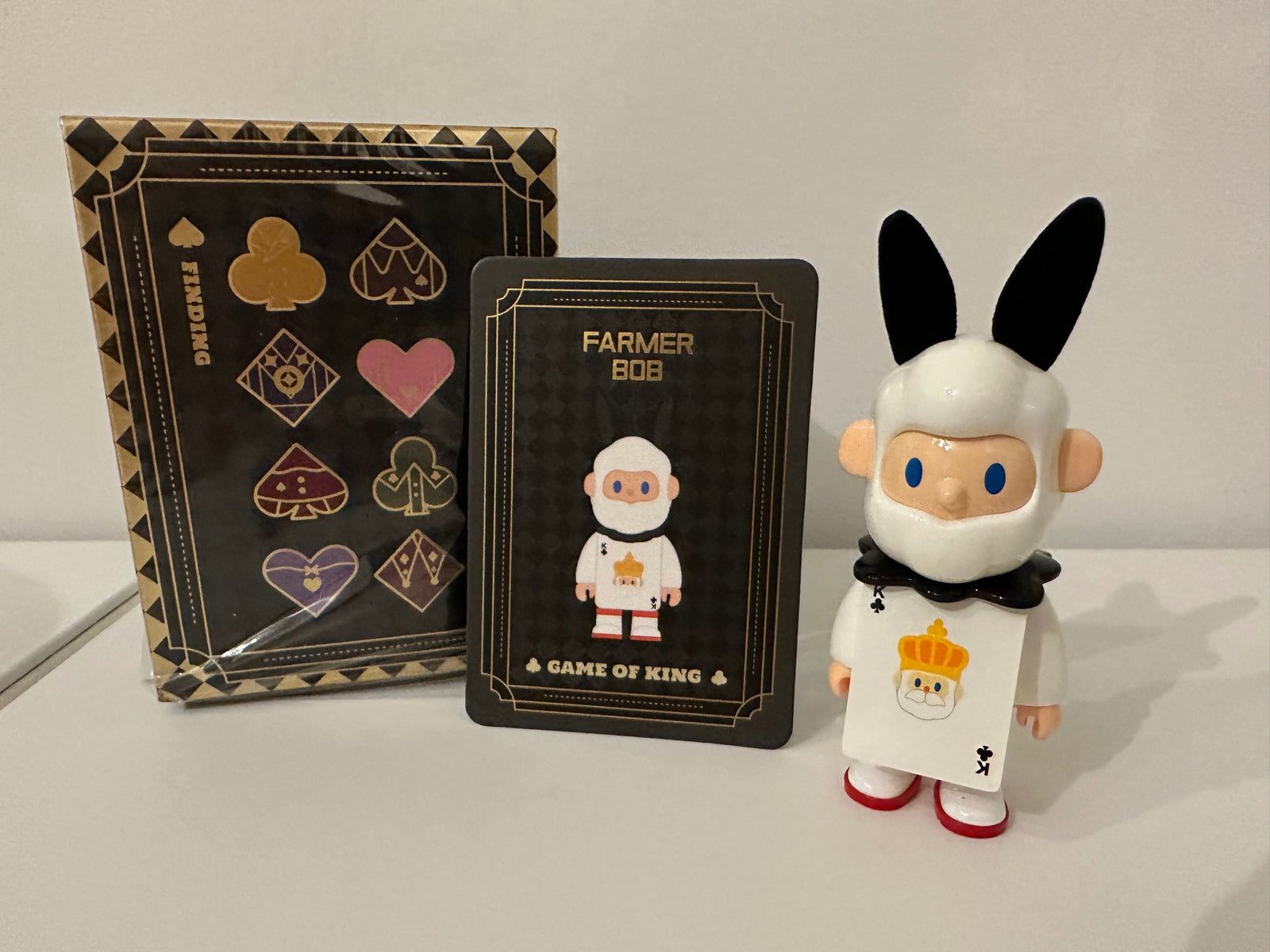 Game of King Farmer Bob - The World of Cards by Finding Unicorn - 1