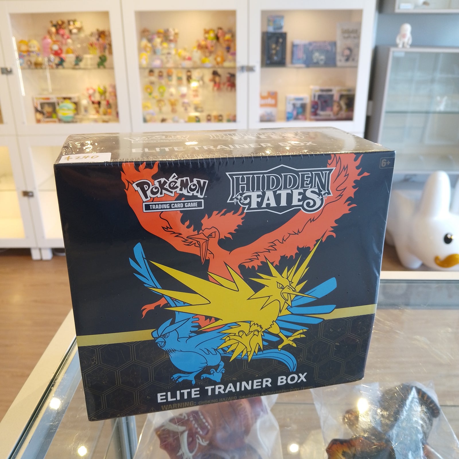 Hidden Fates Elite Trainer Box - Pokemon TCG