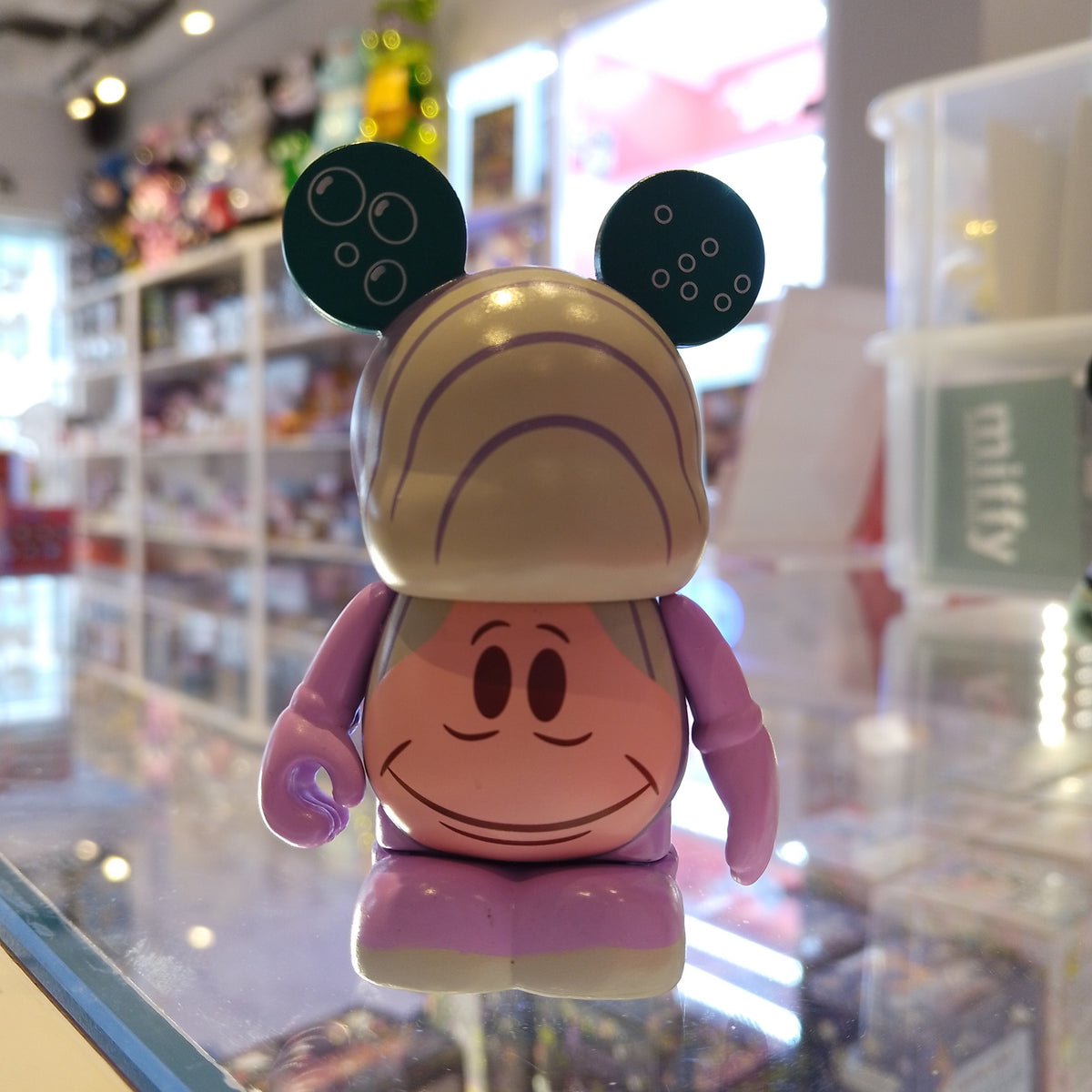 Oyster Baby - Vinylmation Alice in Wonderland Series by Disney