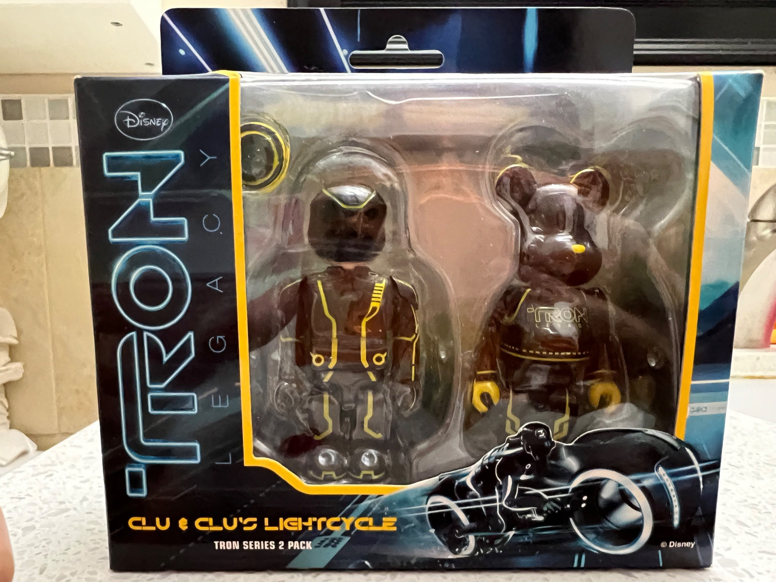 Medicom x Be@rbrick ~ Tron: Legacy •Clu + Bear Lightcycle - 1