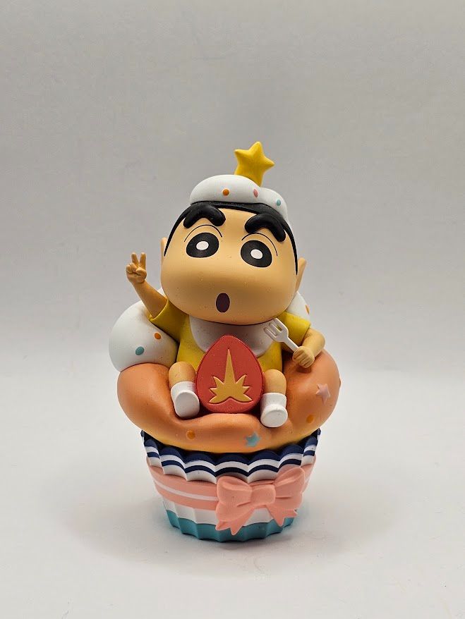 Strawberry Cupcake - Crayon Shin-Chan Dessert Time - 52Toys - 1