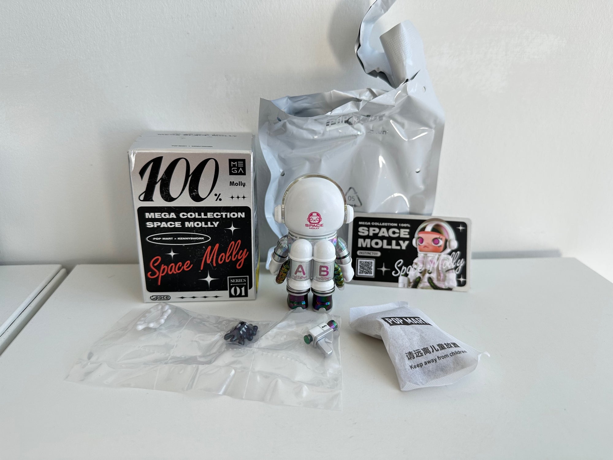 INSTINCTOY - MEGA Collection 100% Space Molly Series 1 Blind Box