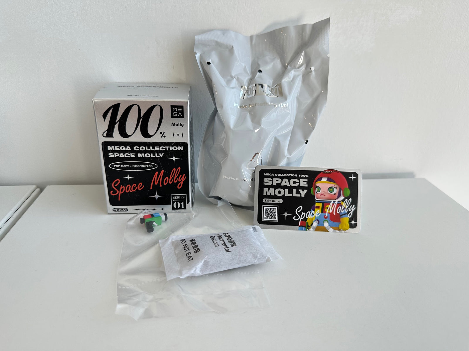Keith Haring - MEGA Collection 100% Space Molly Series 1 Blind Box by POP MART - 1