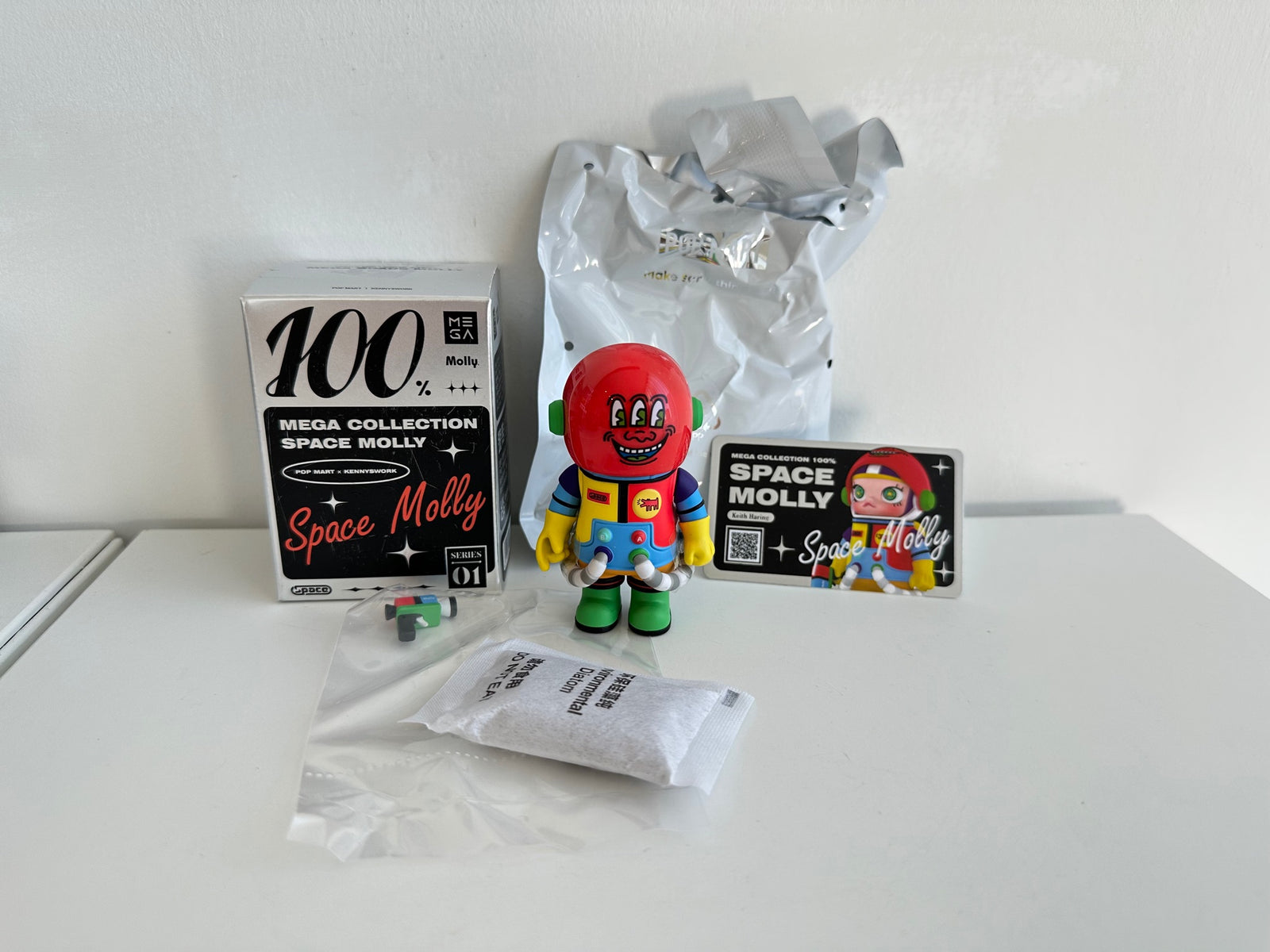 Keith Haring - MEGA Collection 100% Space Molly Series 1 Blind Box by POP MART - 1