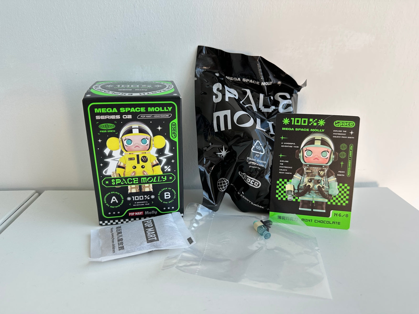 Mint Chocolate - MEGA SPACE MOLLY 100% Series 2-B by POP MART - 1
