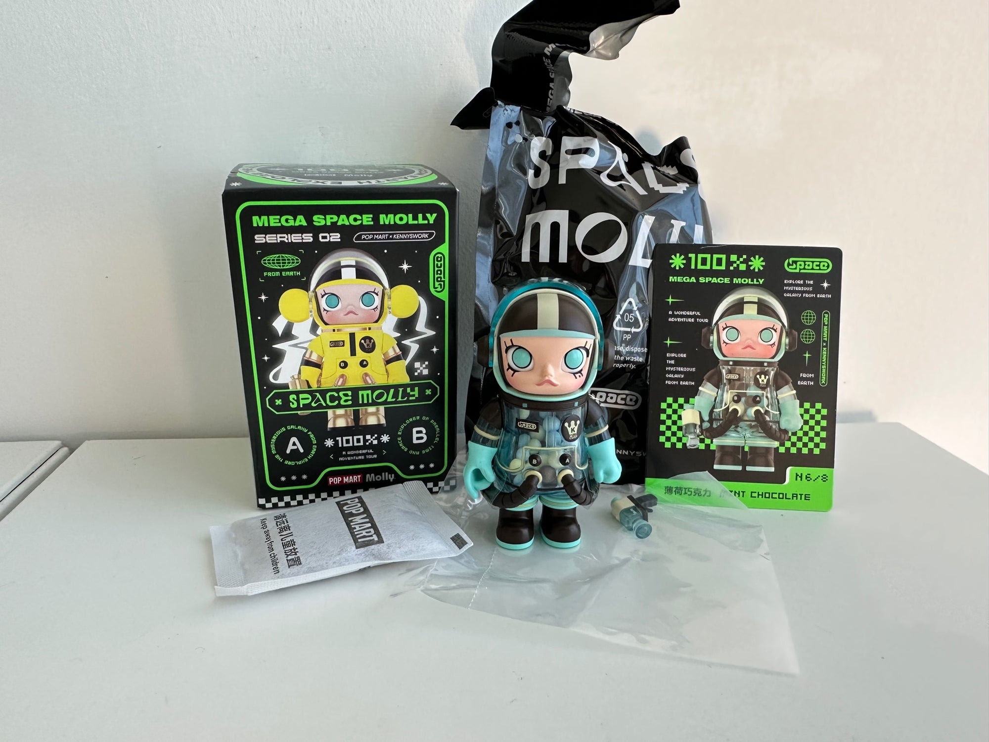 Mint Chocolate - MEGA SPACE MOLLY 100% Series 2-B by POP MART