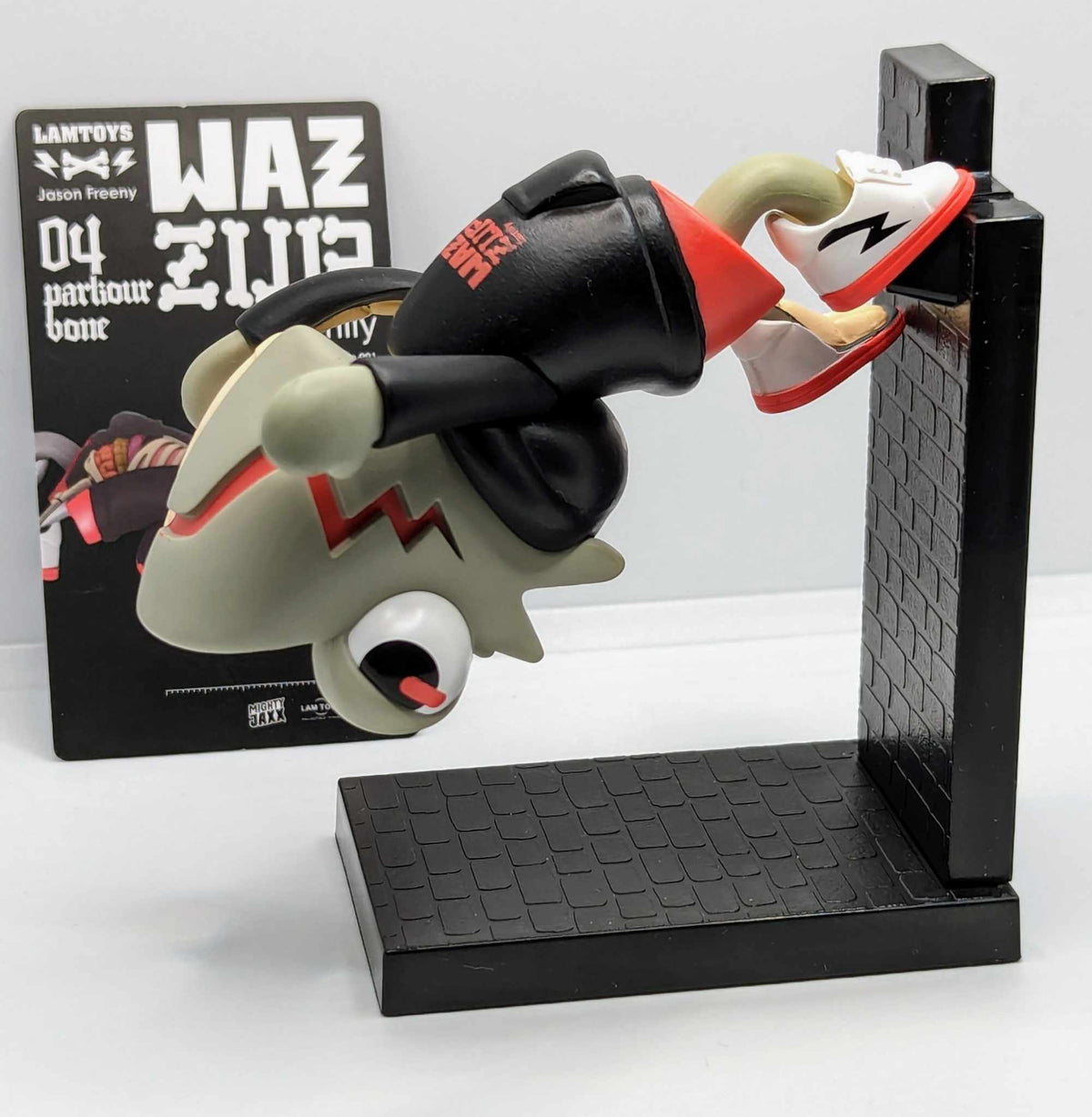 Parkour Bone - WAZZbone Squad Chameleon Series - Lam Toys x Mighty Jaxx - 2