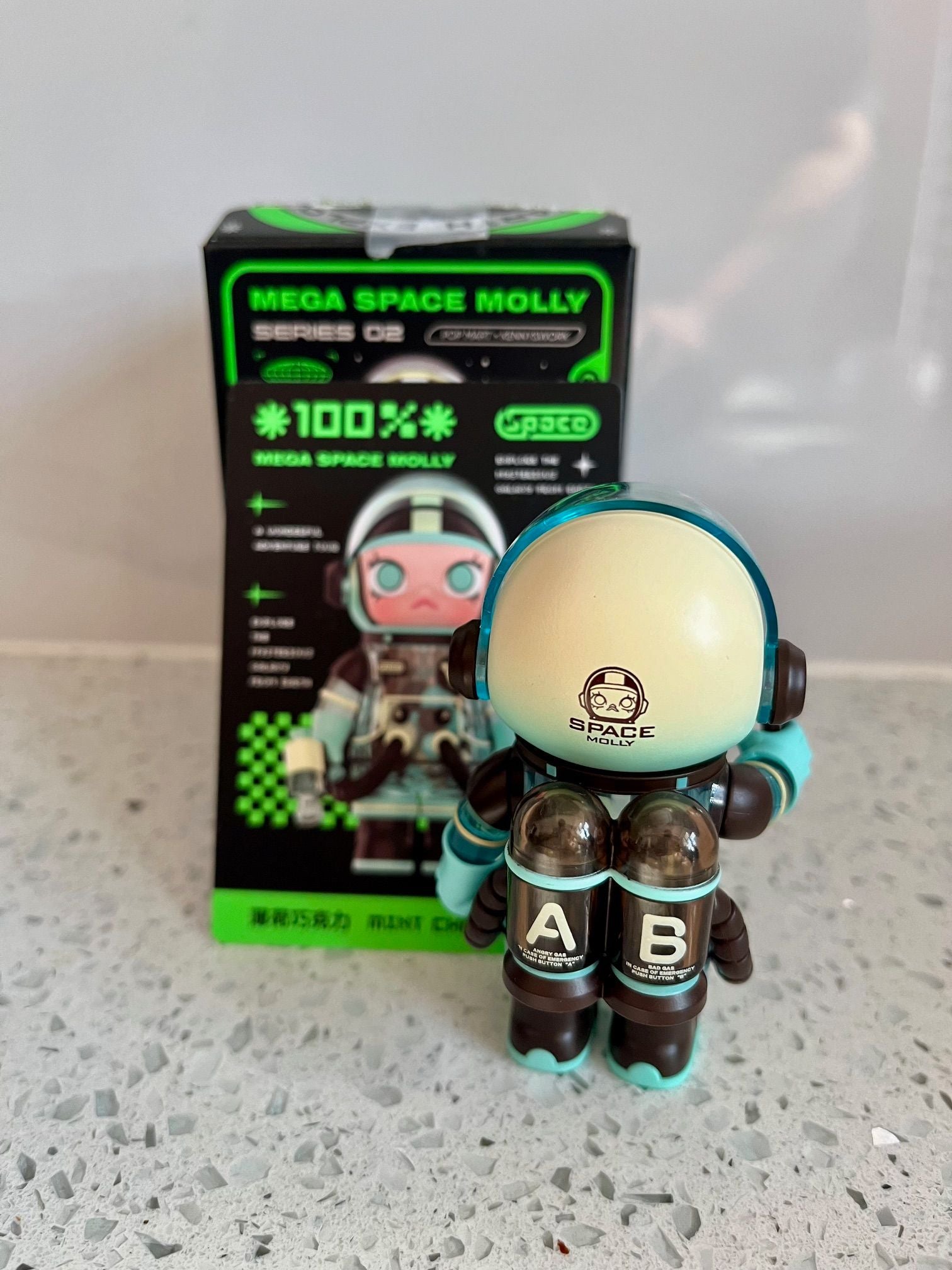 Mint Chocolate - Mega Space Molly 100% - Pop Mart - Mindzai Toy Shop