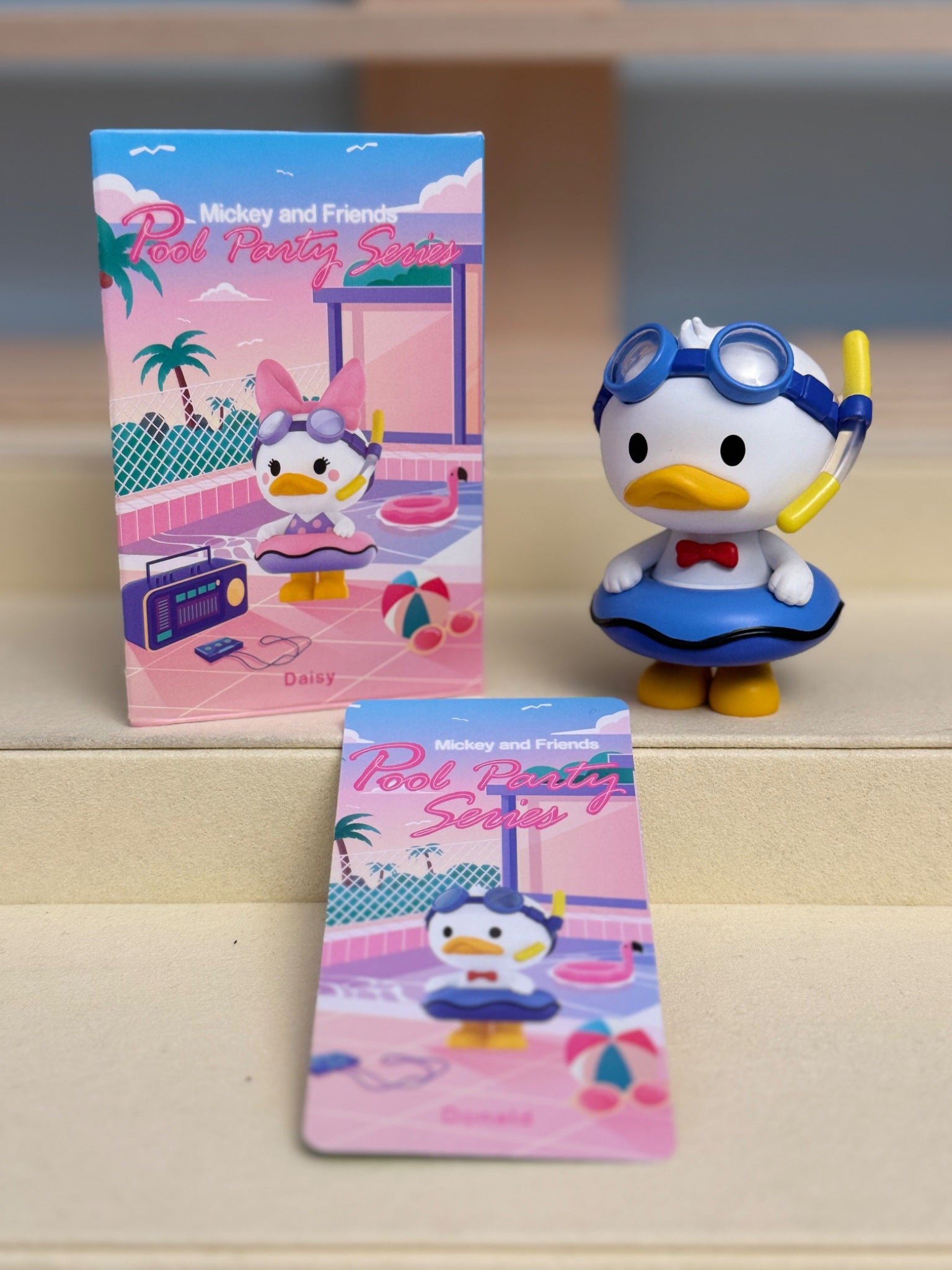 Donald - Pool Party Series - Mickey and Friends - Pop Mart Disney - 1