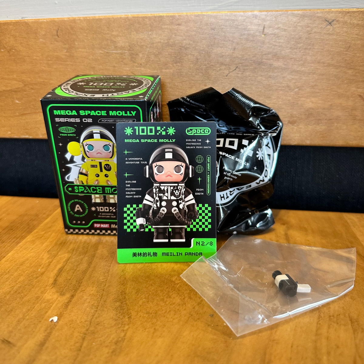 Meilin Panda - Mega Space Molly 100% Series Two - Pop Mart - 1