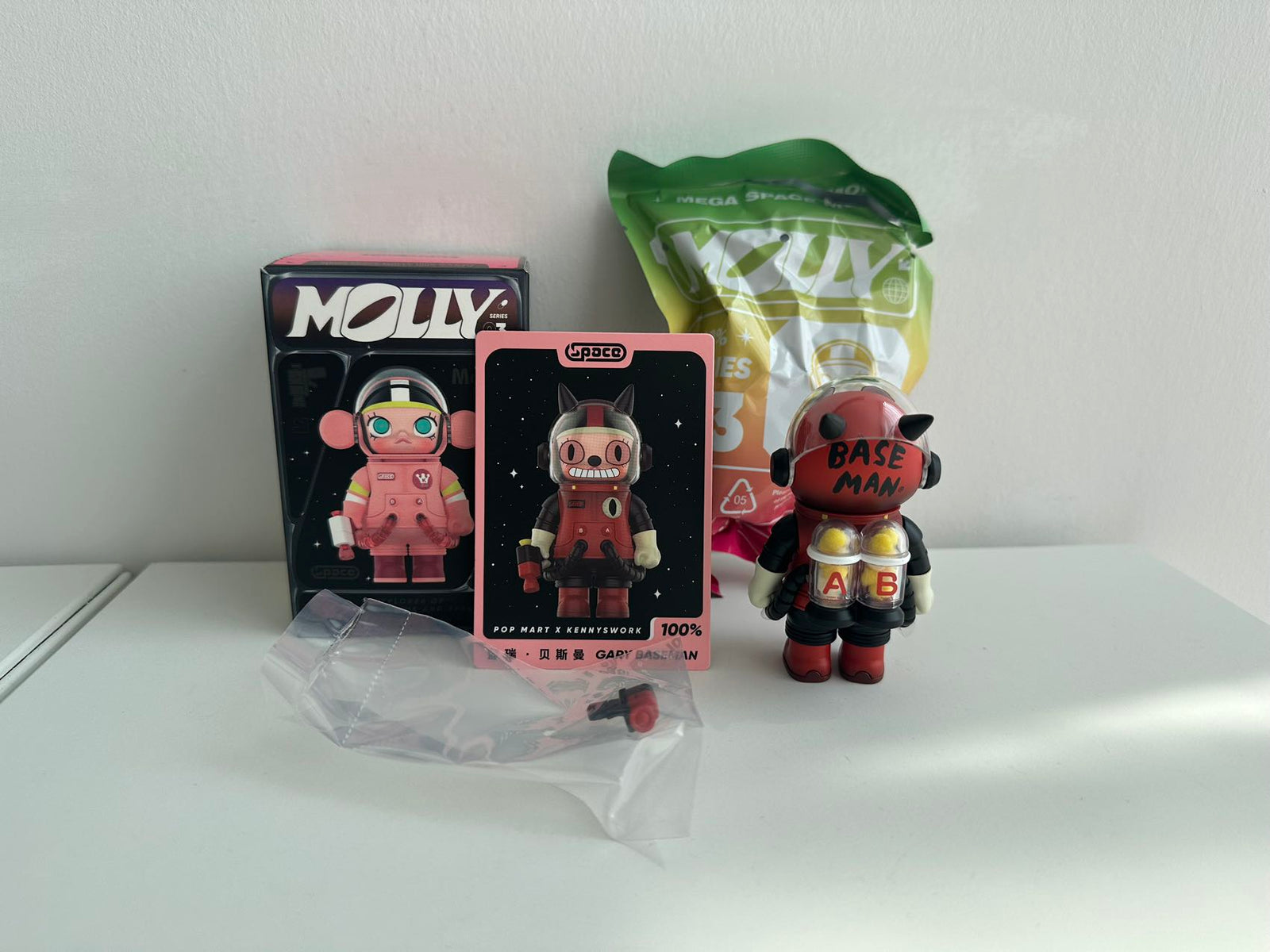 GARY BASEMAN - MEGA SPACE MOLLY 100% Series 3 by POP MART - 3