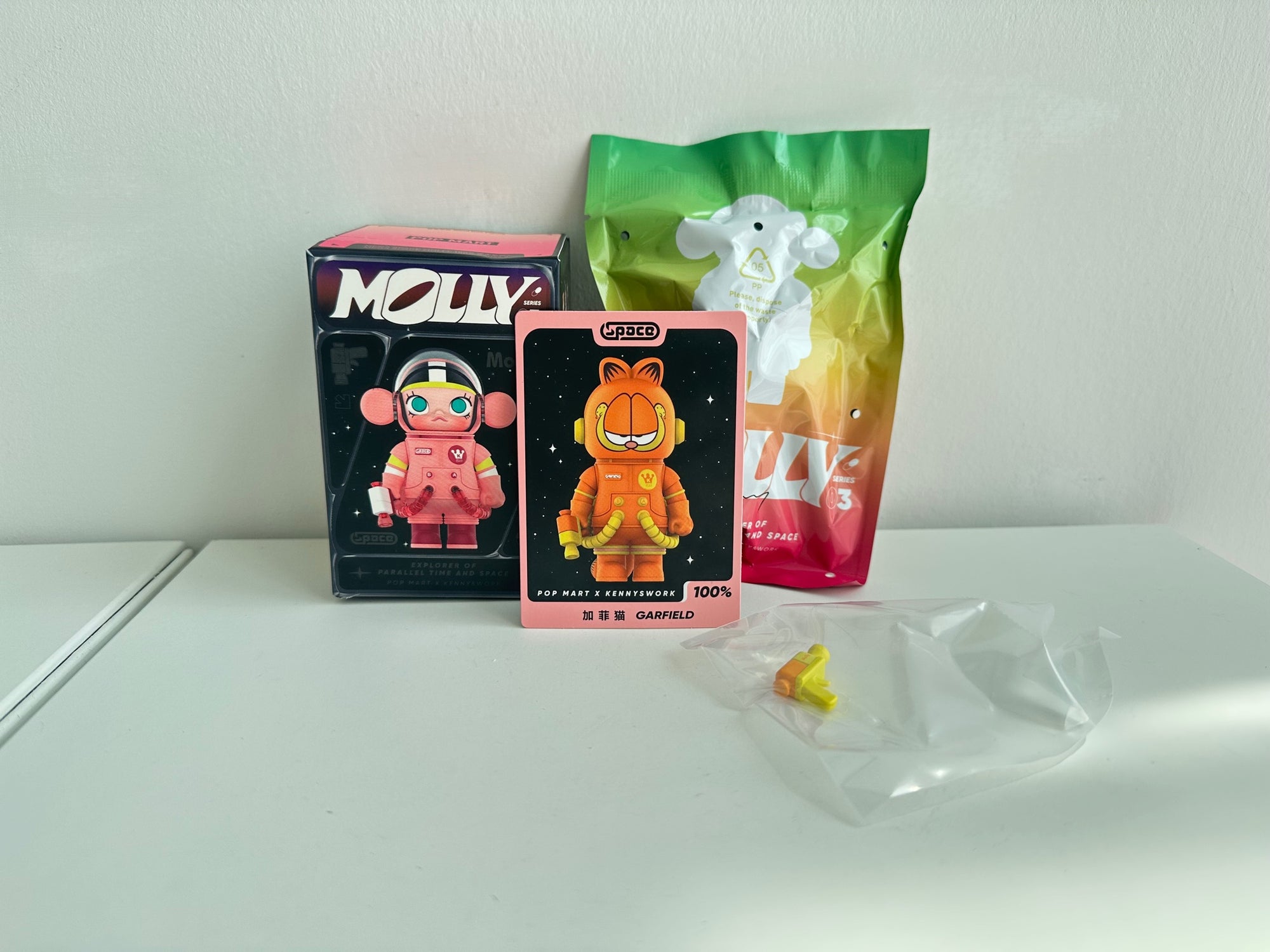 GARFIELD - MEGA SPACE MOLLY 100% Series 3 by POP MART - Mindzai