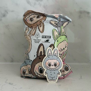 LABUBU ポップマート　Sea Salt Coconut Sea Salt Coconut - Labubu THE MONSTERS - Tasty Macarons Vinyl Face