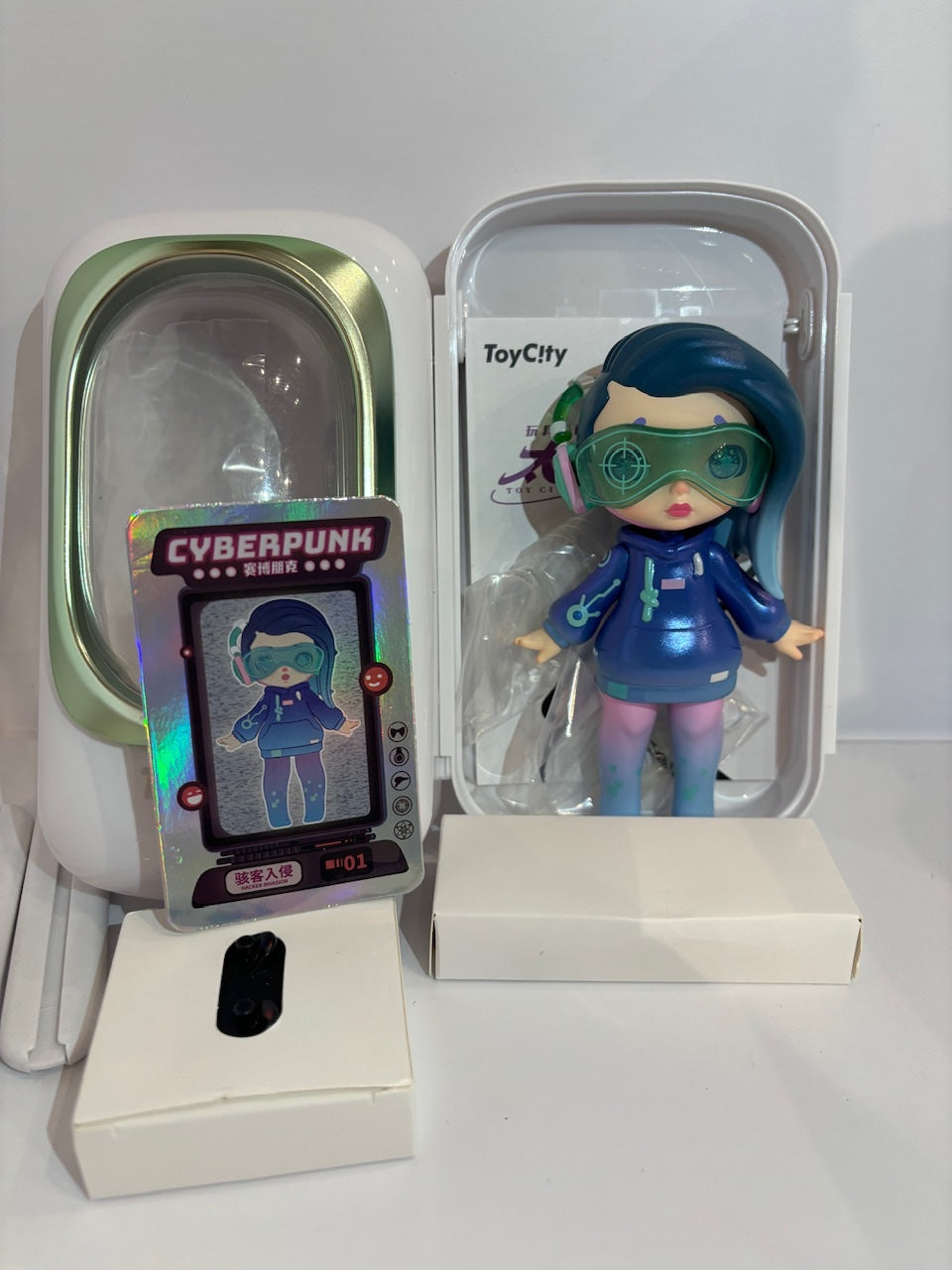 Laura Capsule Cyberpunk Capsule - Hacker Invasion - 1