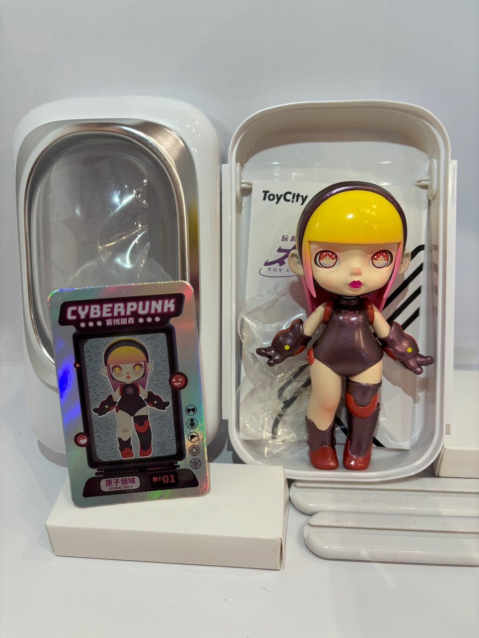 Laura Capsule Cyberpunk Capsule - Atomic Field - 1