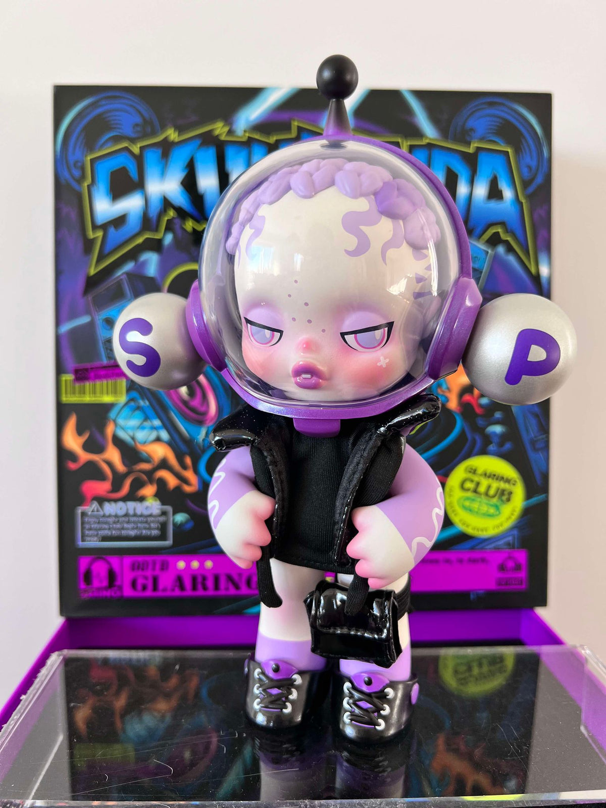 Skullpanda OOTD Glaring Big Figure by POP MART - 2