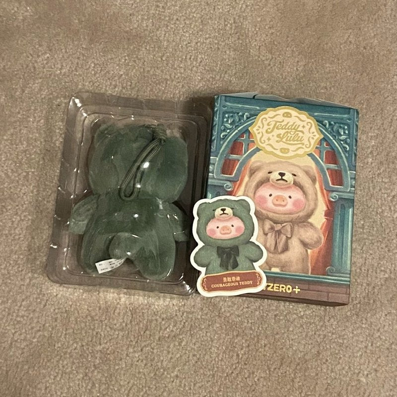 Courageous Teddy (green) - Lulu The Piggy Vintage Teddy Shop Vinyl Plush Pendant - 2