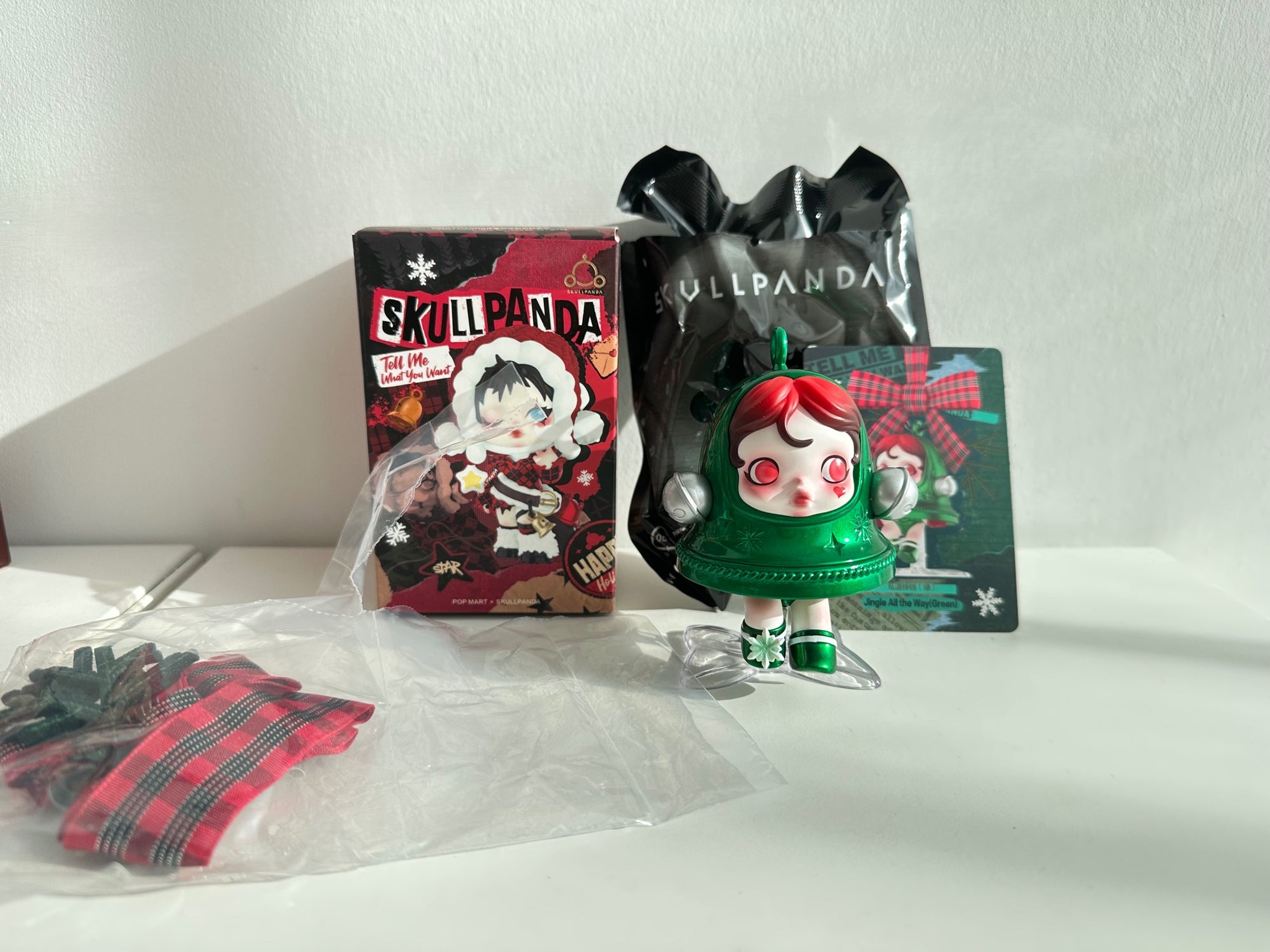 Jingle all the way (green)- SKULLPANDA Tell Me What You Want Series by POP MART - 1