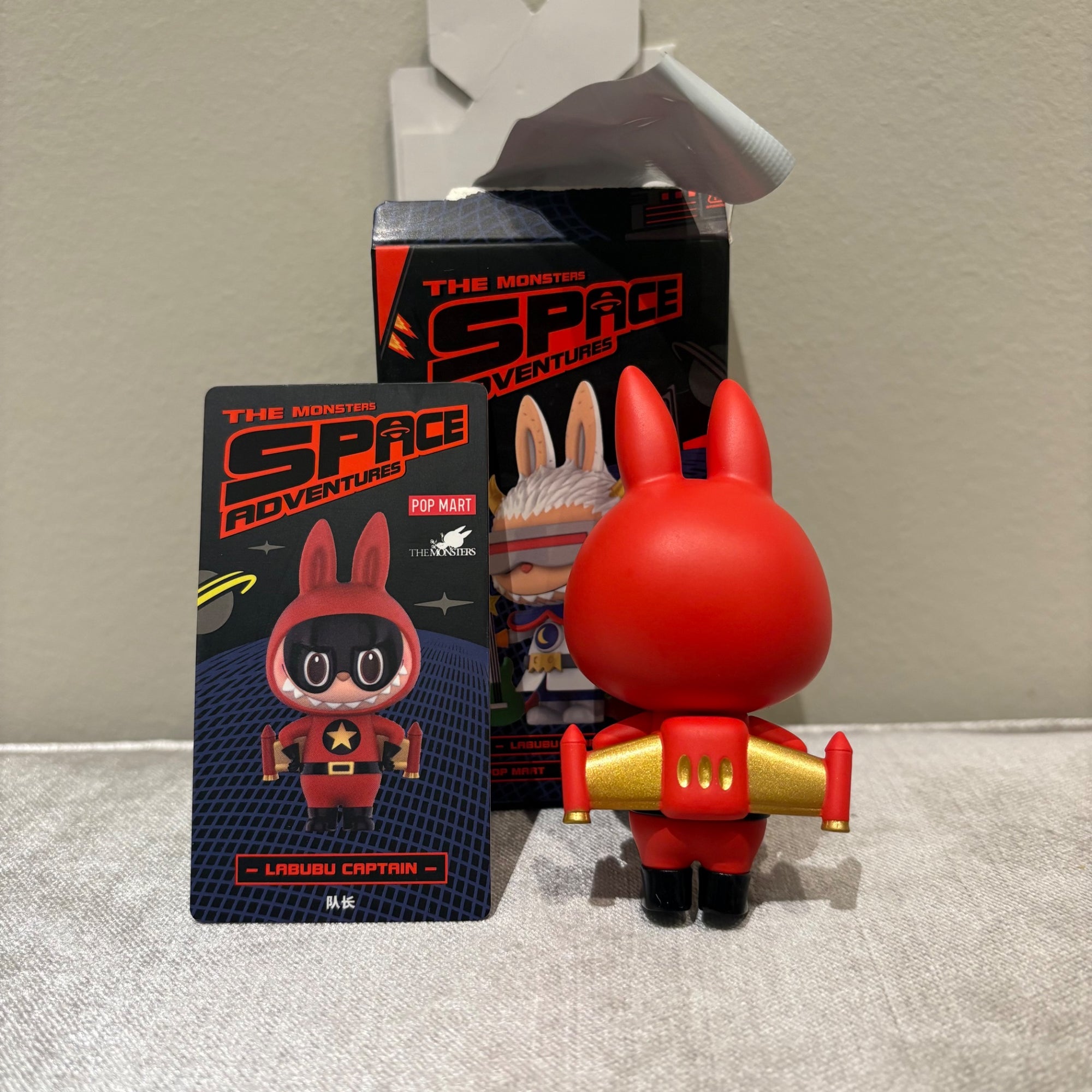 LABUBUバットマンのコスライダーpopmart　新品未開封 Labubu The Monsters Batman Labubu & Robin YAYA HongKong LIMITED