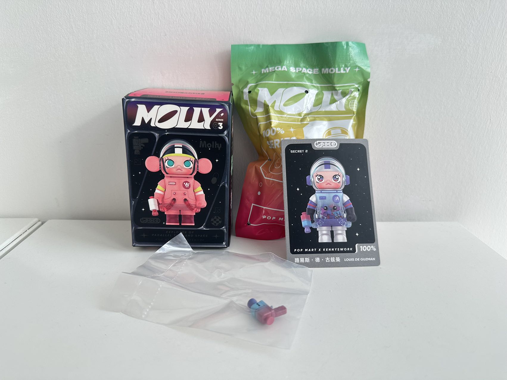 LOUIS DE GUZMAN (Secret 2)- MEGA SPACE MOLLY 100% Series 3 by POP
