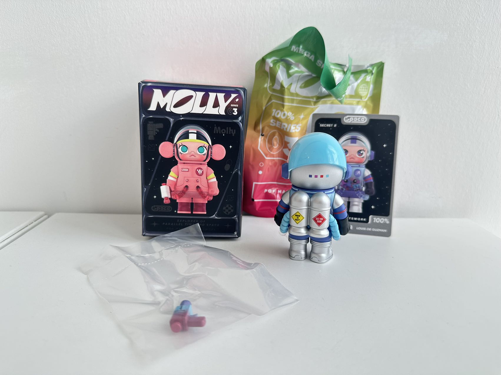 LOUIS DE GUZMAN (Secret 2)- MEGA SPACE MOLLY 100% Series 3 by POP