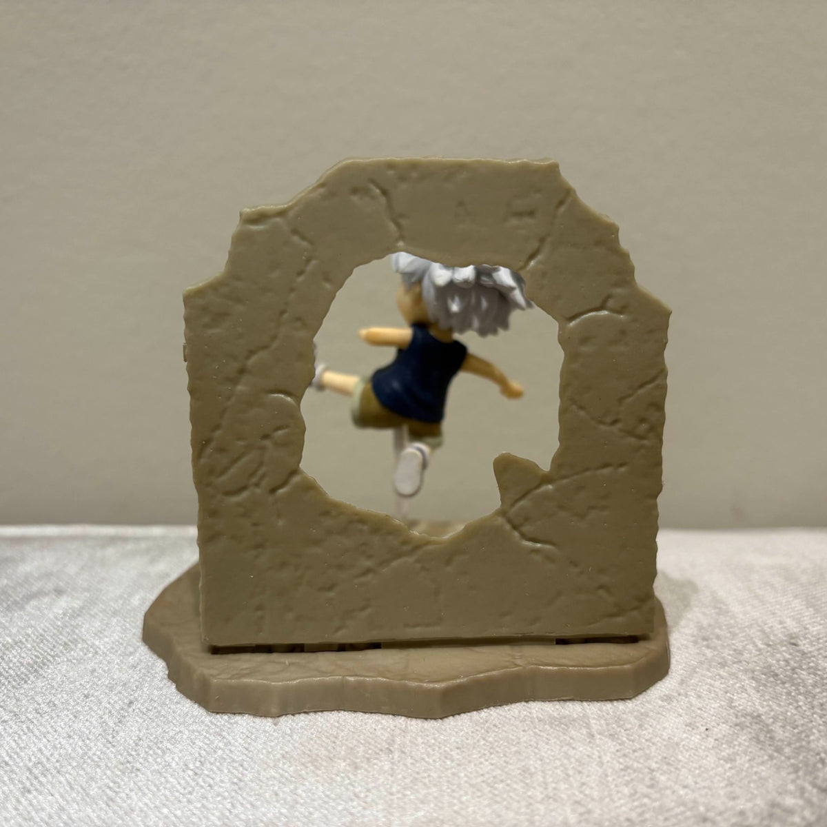 Killua - Hunter x Hunter DesQ Desktop Smartphone Stand by Rement - 2