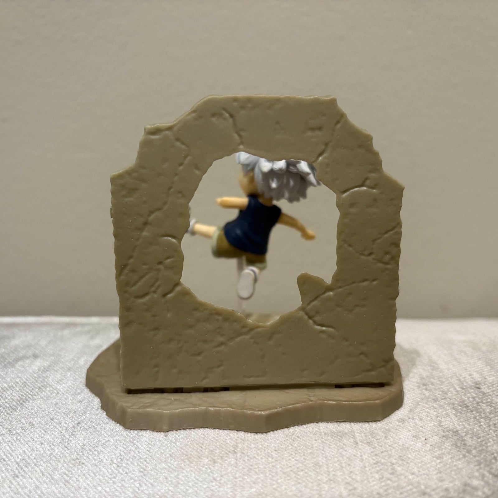 Killua - Hunter x Hunter DesQ Desktop Smartphone Stand by Rement - 1