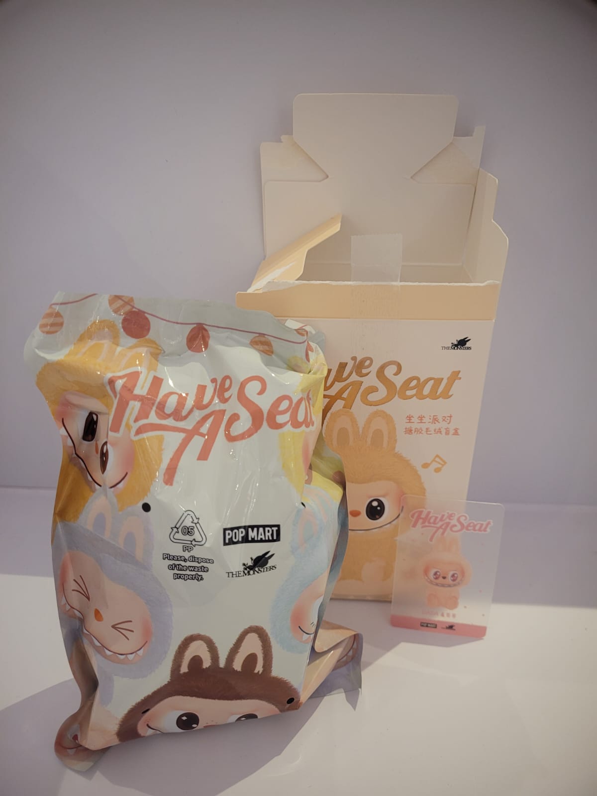 Dada - Have A Seat Labubu - Popmart - 1