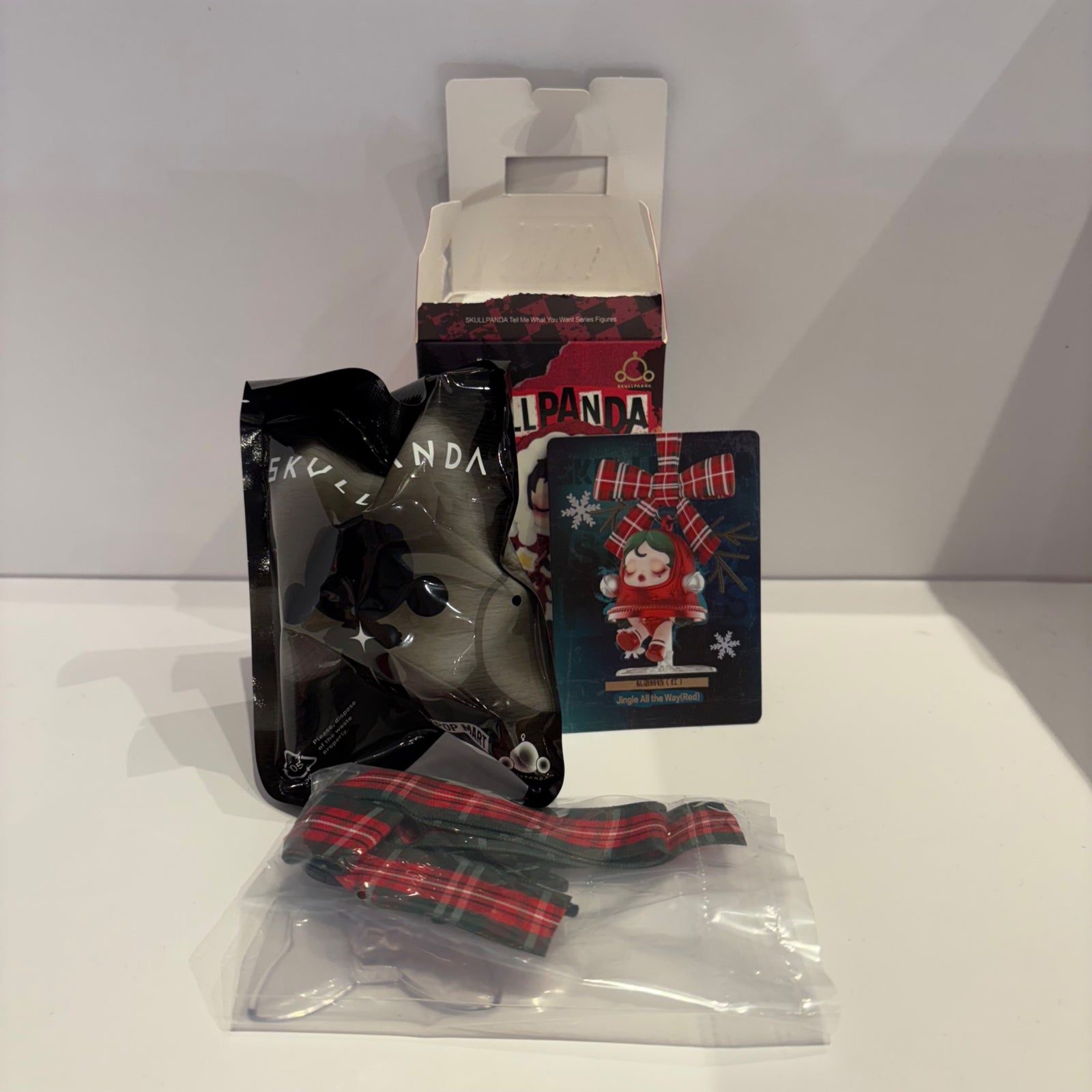 Jingle All The Way Red (secret/chaser) - Skullpanda Tell Me What You Want by POP MART - 2