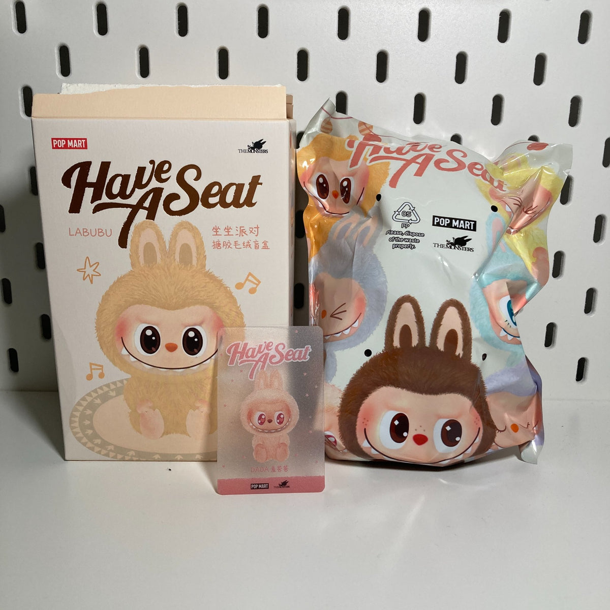  DADA - Labubu THE MONSTERS - Have a Seat Vinyl Plush by POPMART - 2