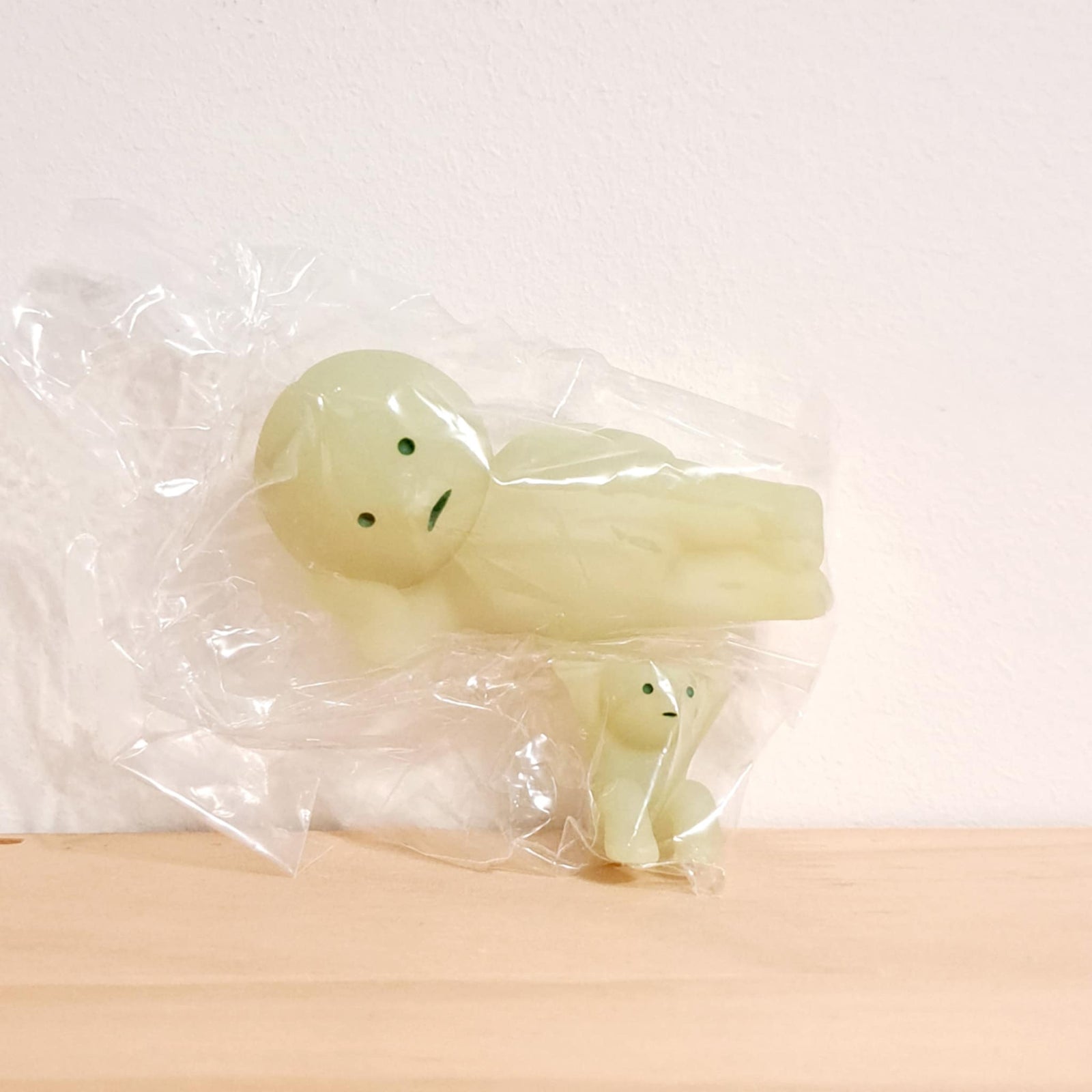 Lounging w/ Little Surprise Secret - Smiski Series 1 - 1