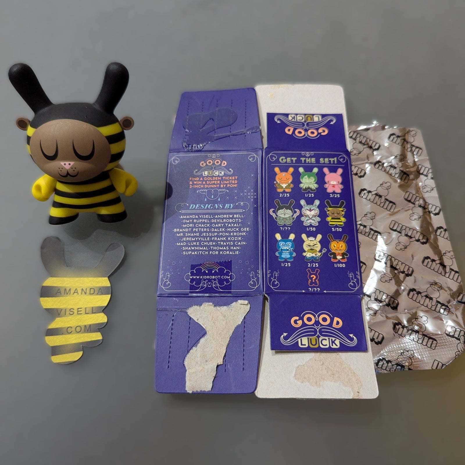 Bumble Bee - Dunny 2009 - Amanda Visell 5/50 - 1