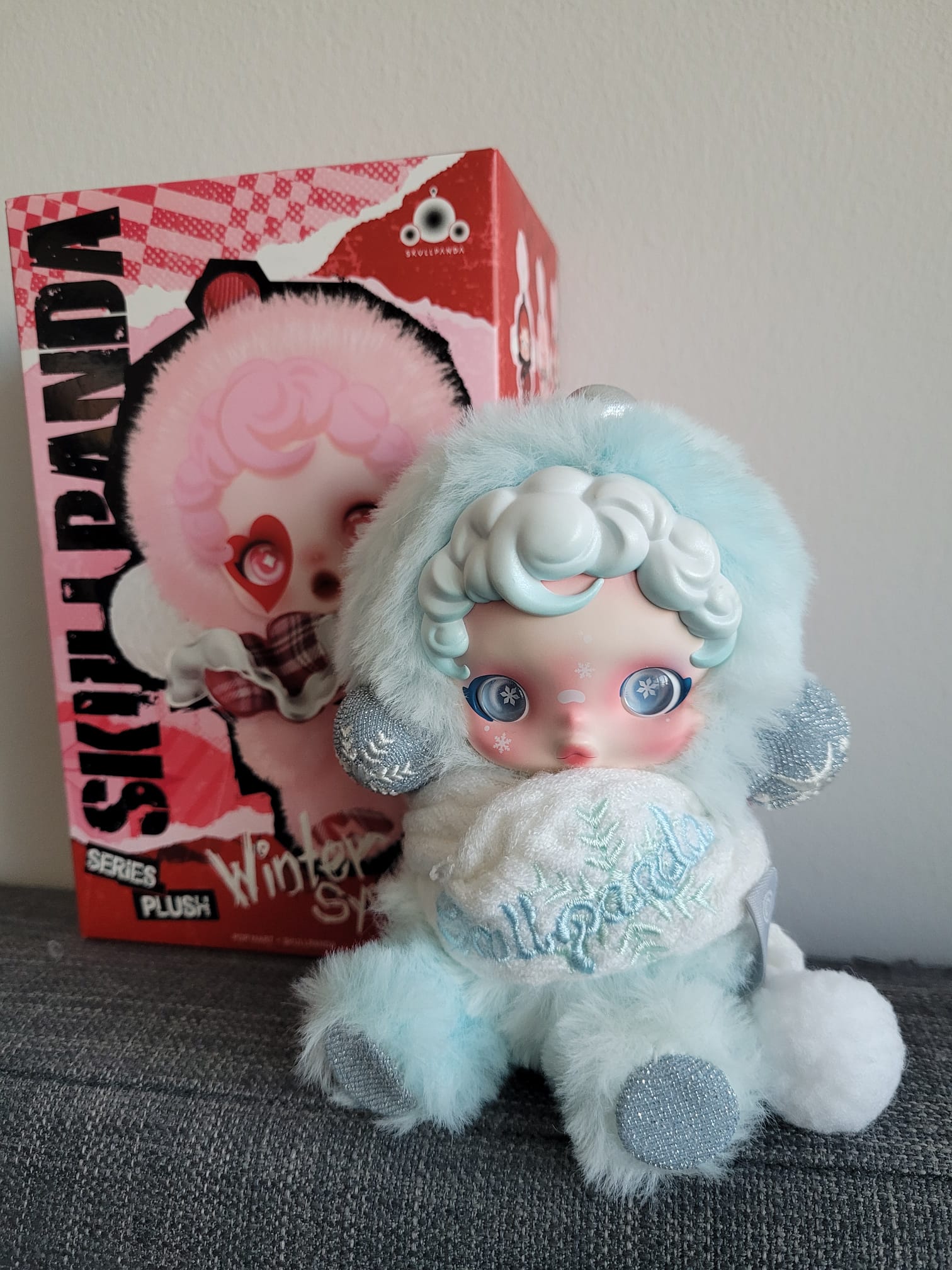Skullpanda Song of Snow Pendant- Winter Symphony - Popmart