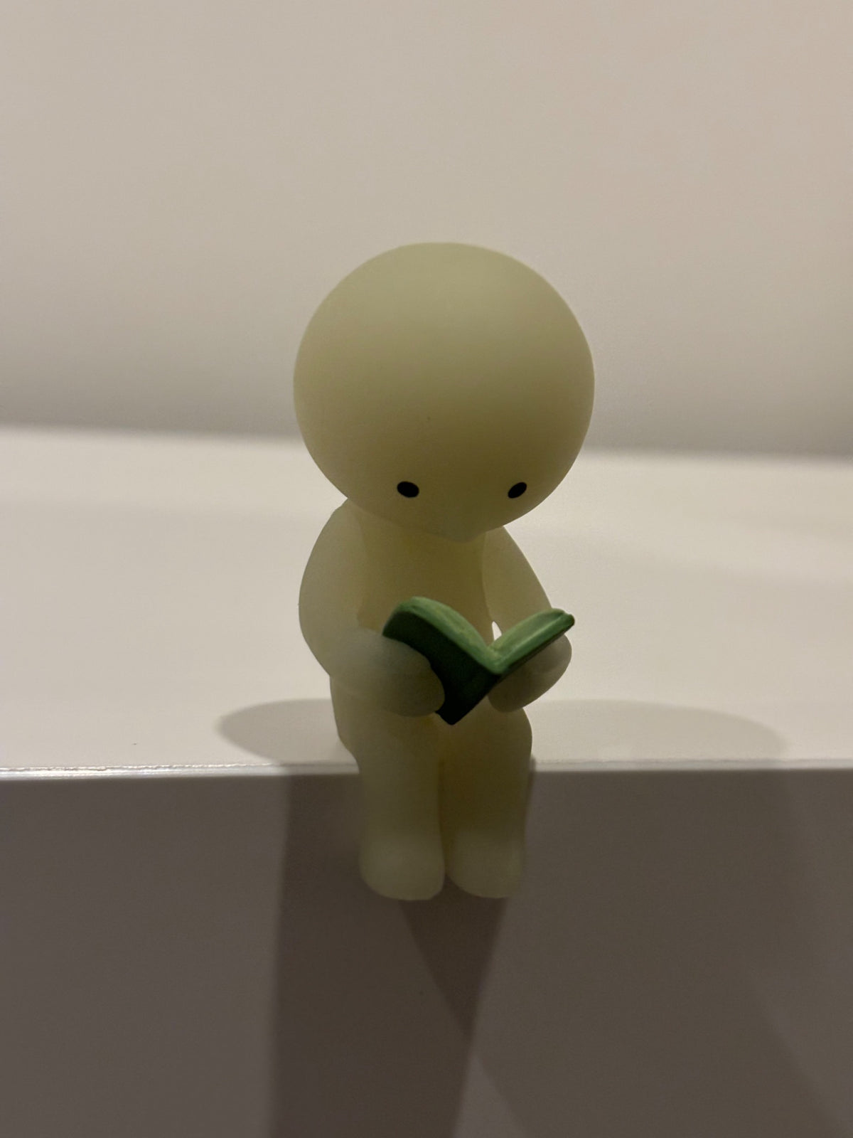 Reading - Smiski Bed Series