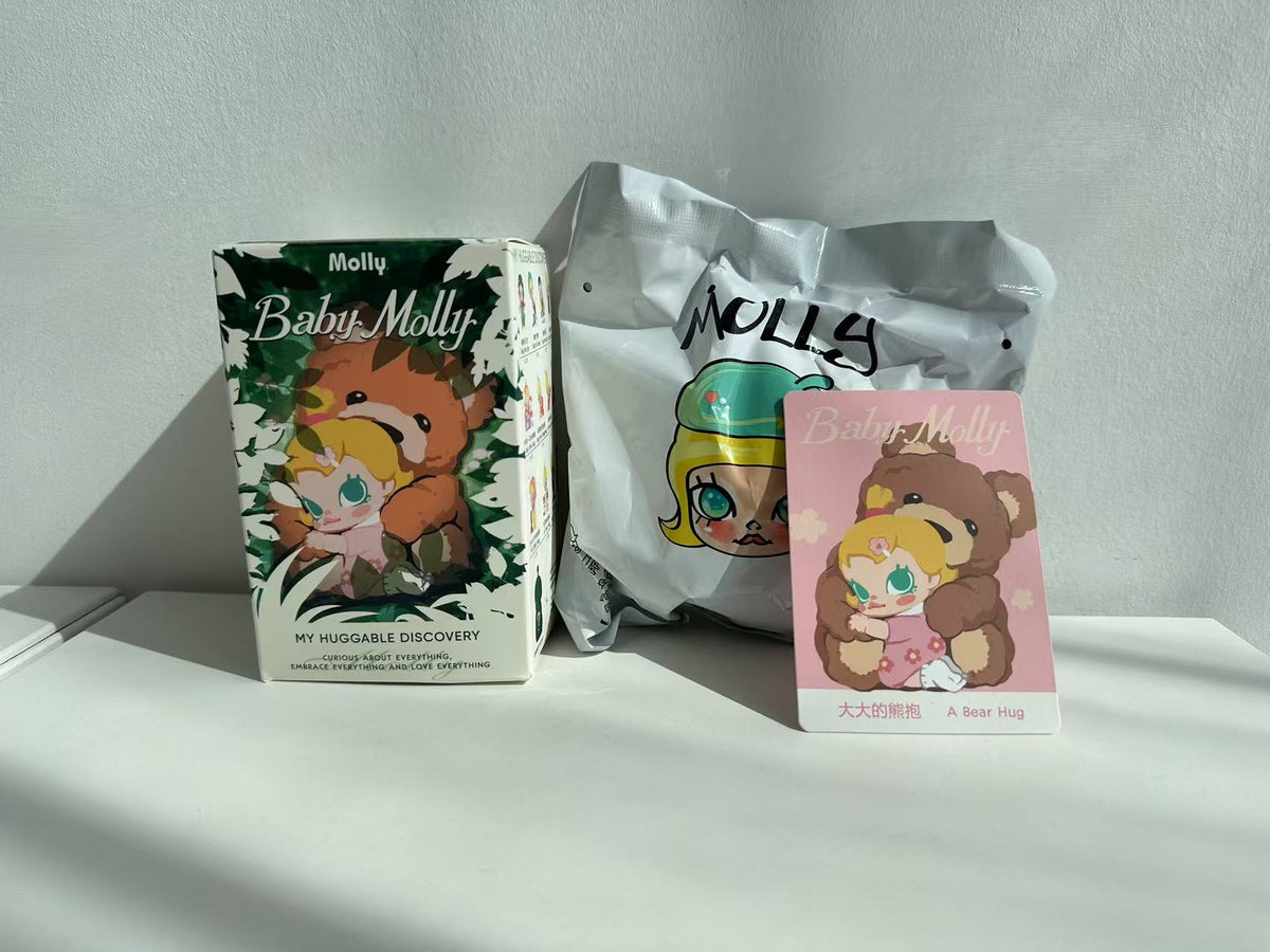 A bear hug - Baby Molly My Huggable Discovery Series by POP MART - 1