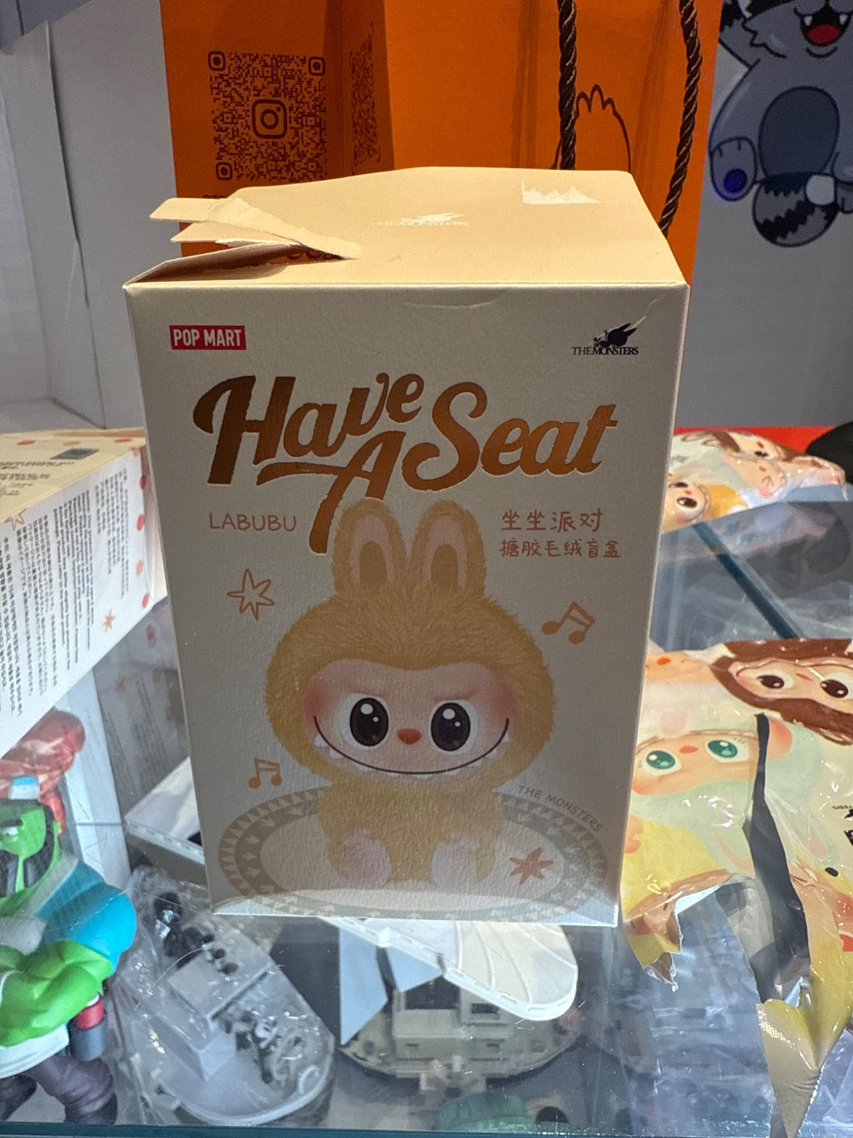 QUQU - Labubu Have a Seat - popmart  - 2
