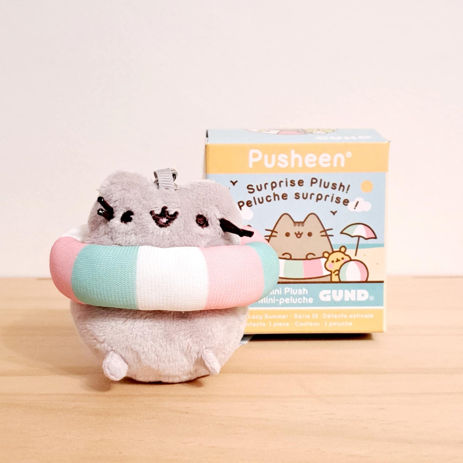 Pusheen with floaty - Pusheen Surprise Plush! Series 10: Lazy Summer - Gund