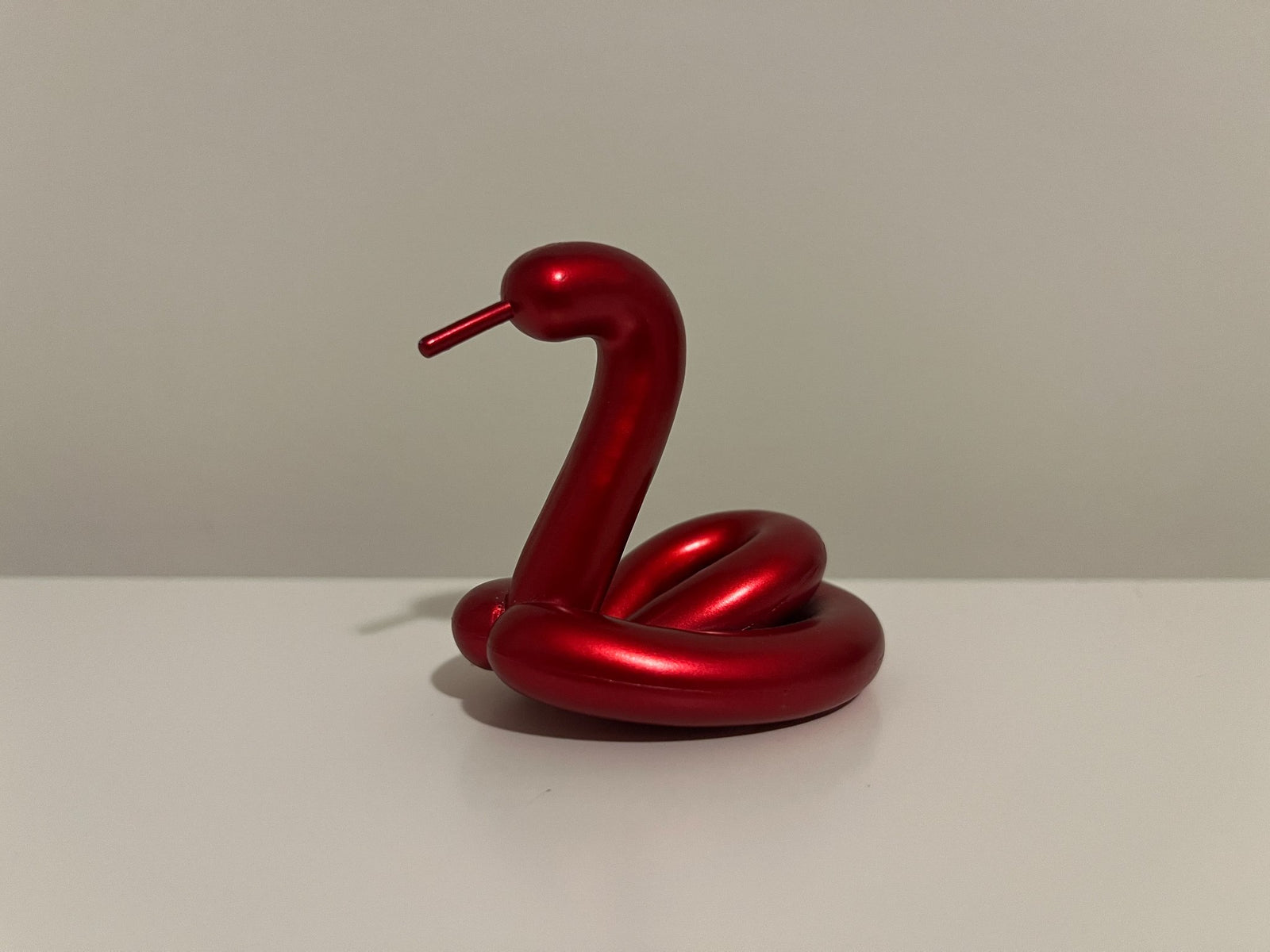 652eb54139e4ab4dc3c1b6b7_balloon-swan-red_1746659019521.jpg