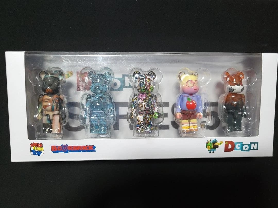 652eb54139e4ab4dc3c1b6b7_bearbrick-series-5-dcon_1769229381546.jpg