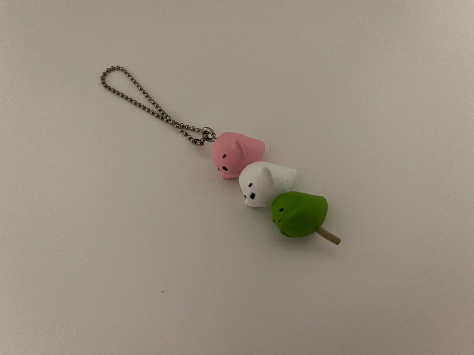 652eb54139e4ab4dc3c1b6b7_dango-ghost-keychain_1746663767755.jpg