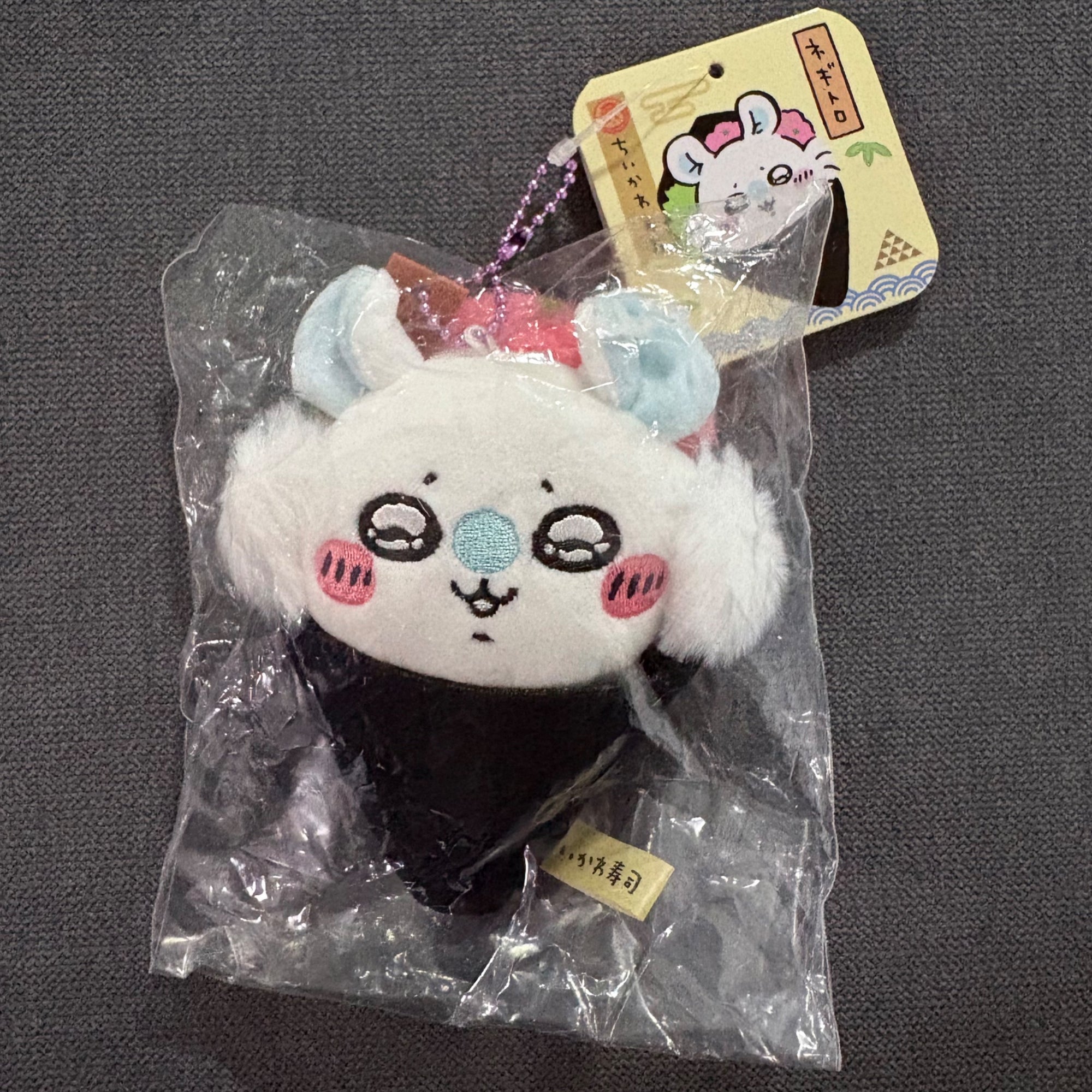 Maki roll Momonga - Sushi plush keychain - chiikawa - Mindzai Toy Shop