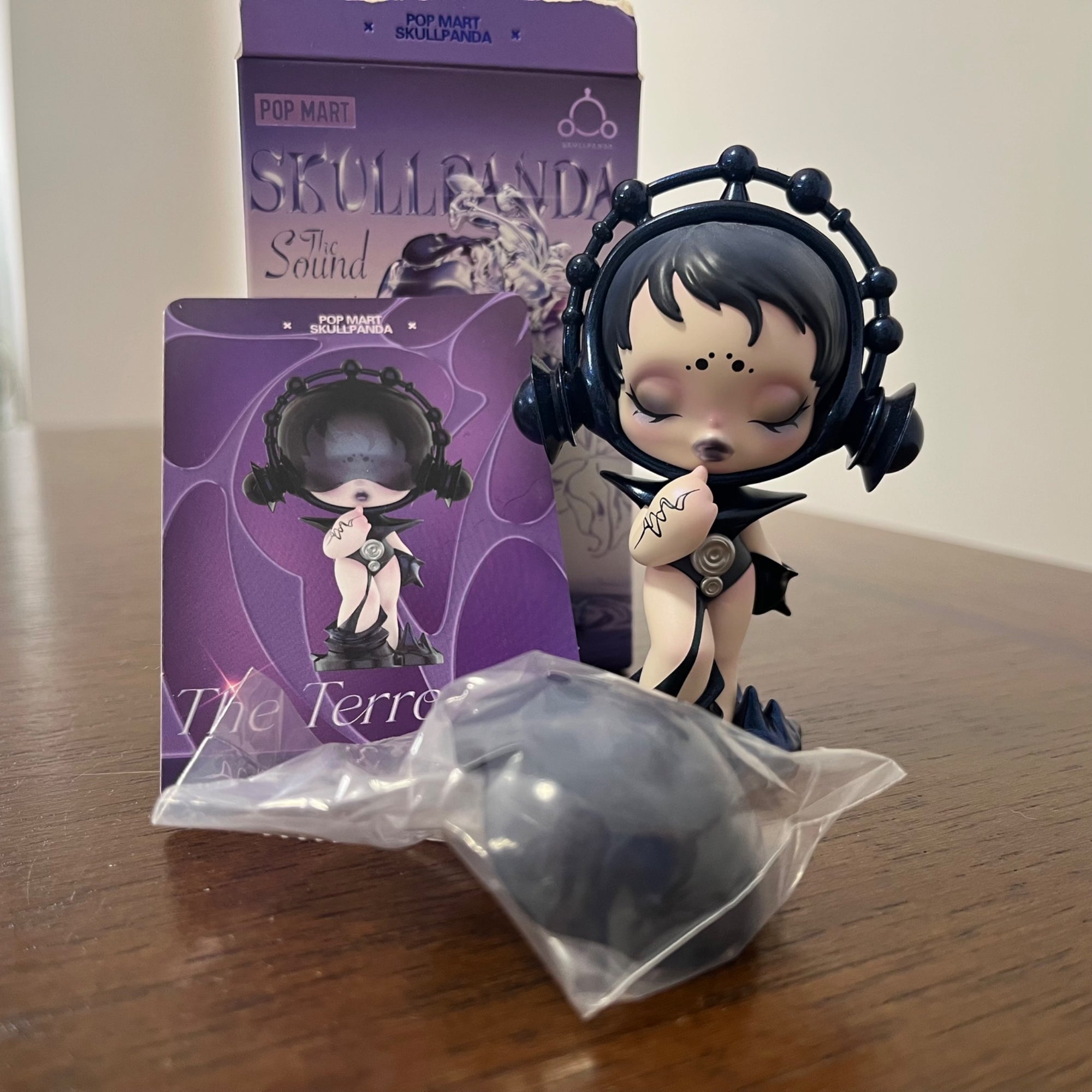 黒紫　POPMART SKULLPANDA シークレット The Terror - Skullpanda The Sound Series - Pop Mart - Mindzai Toy Shop