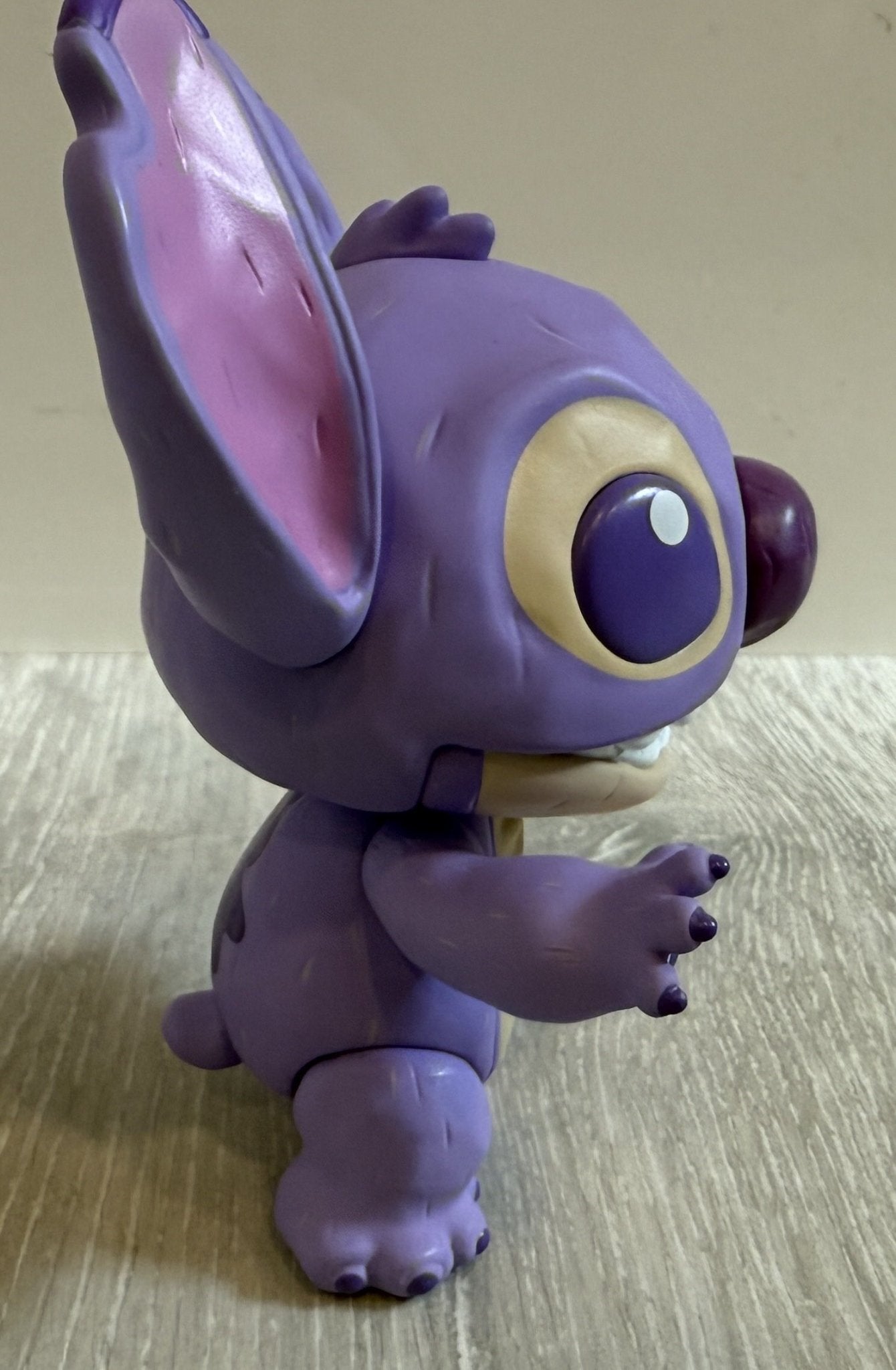 Exquisite Artwork (Different Color) - Stitch Cool Transformation - Miniso