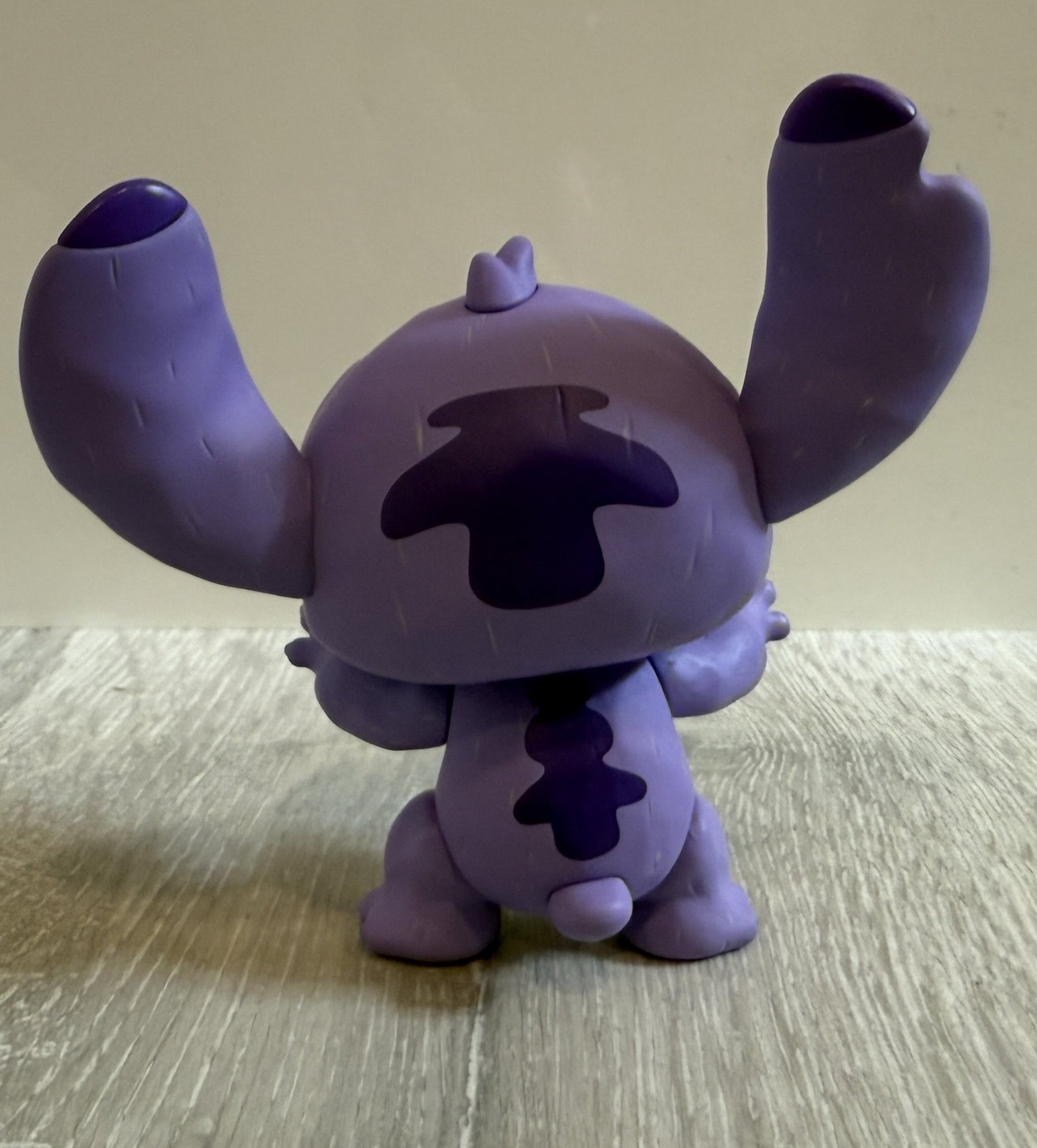 Exquisite Artwork (Different Color) - Stitch Cool Transformation - Miniso